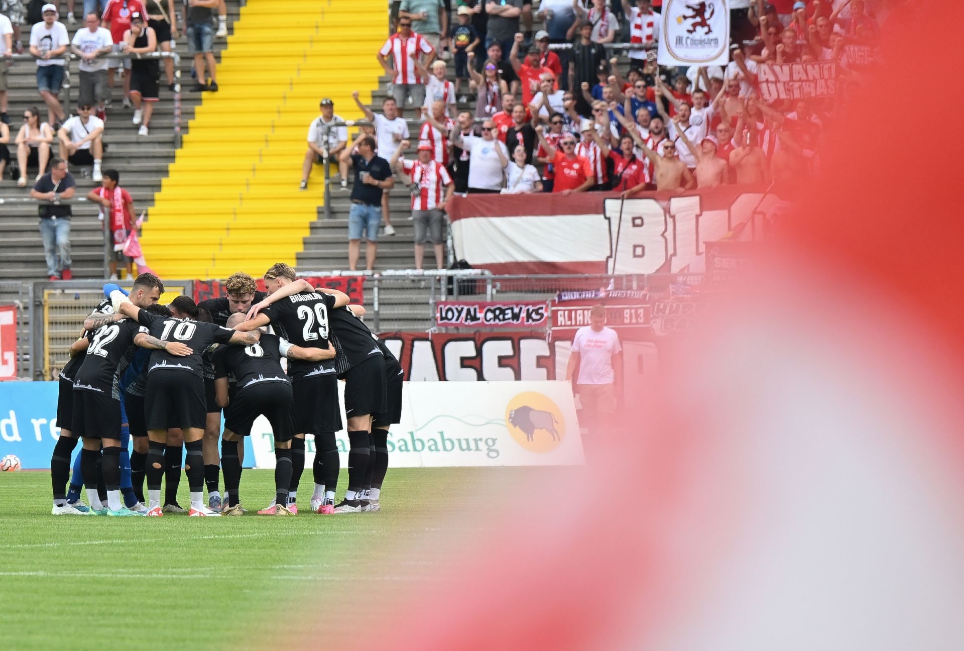 Gleich geht es los: Mannschaftsaufstellung, Einstimmen auf das Spiel