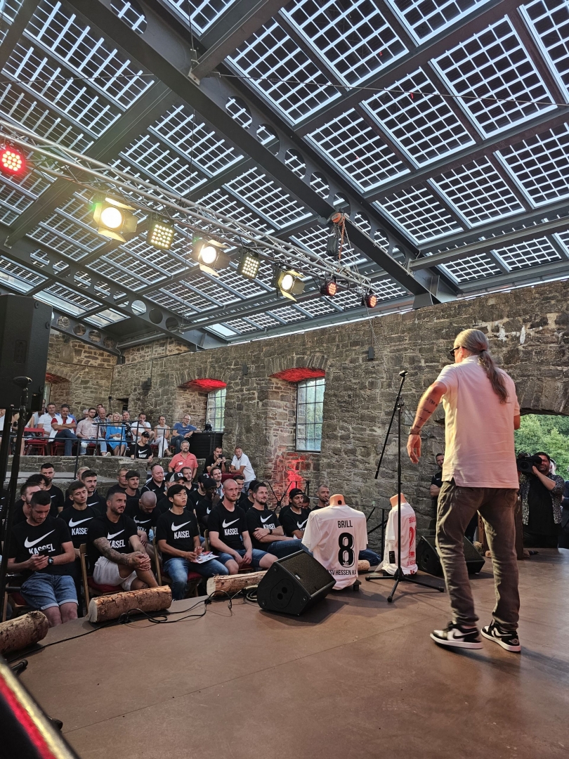 Impressionen des Sommerabend im Wasserschloss Wülmersen mit Markus Krebs