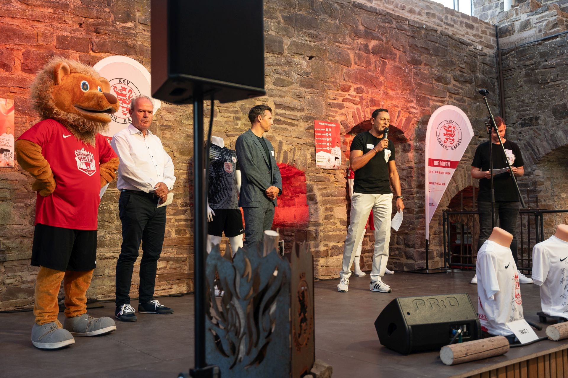 Impressionen des Sommerabend im Wasserschloss Wülmersen mit Markus Krebs