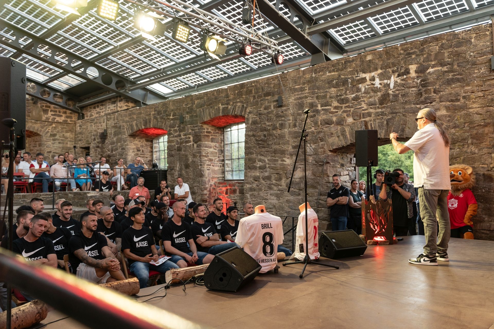 Impressionen des Sommerabend im Wasserschloss Wülmersen mit Markus Krebs