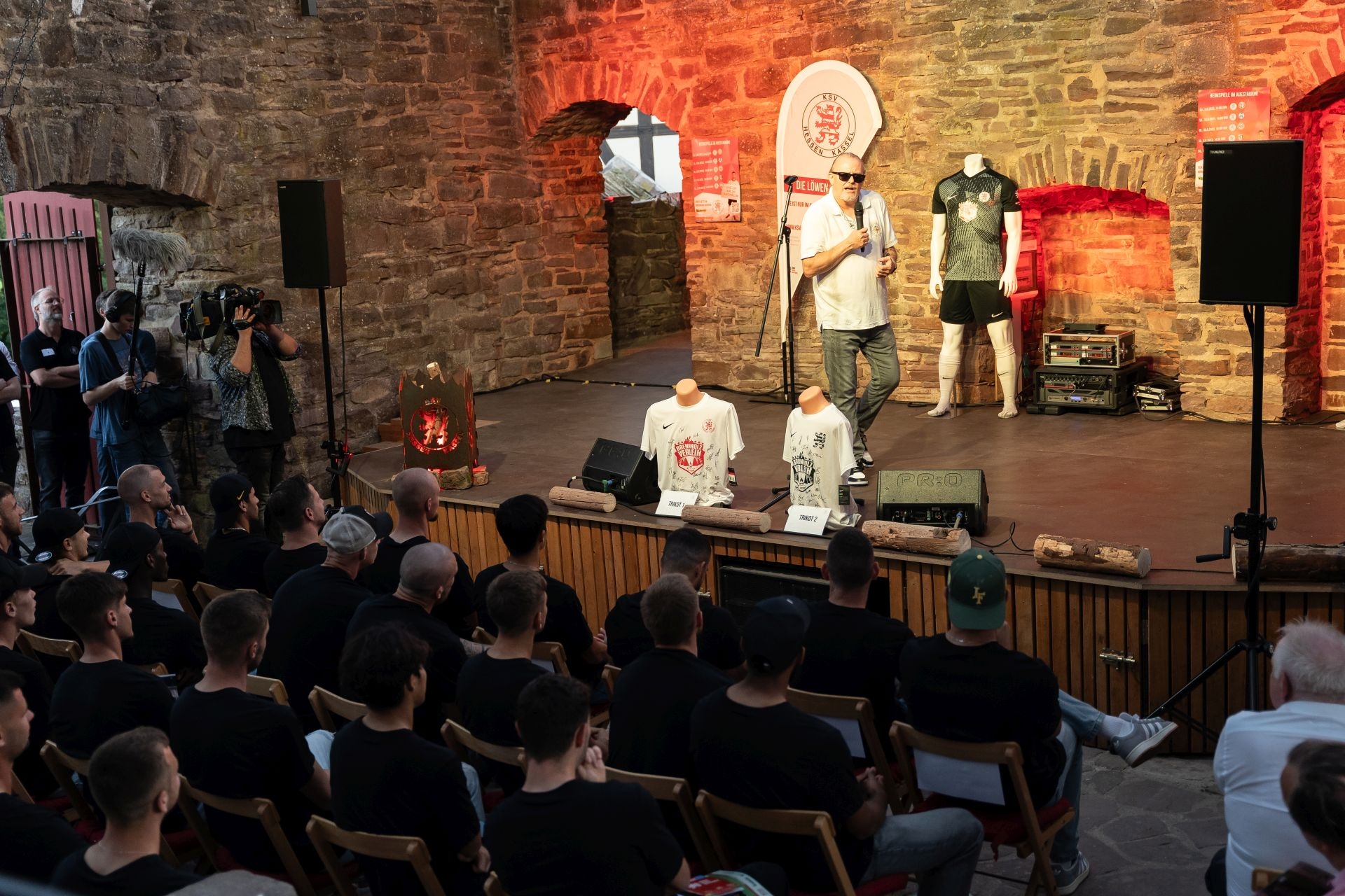 Impressionen des Sommerabend im Wasserschloss Wülmersen mit Markus Krebs