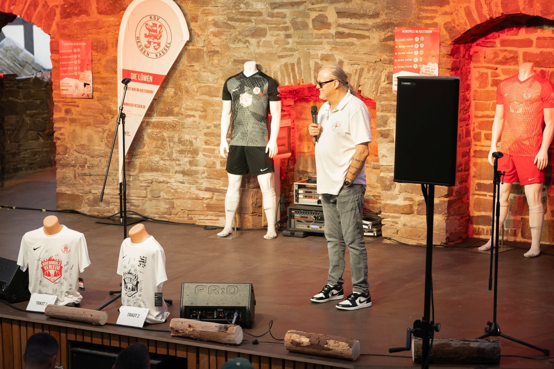 Impressionen des Sommerabend im Wasserschloss Wülmersen mit Markus Krebs