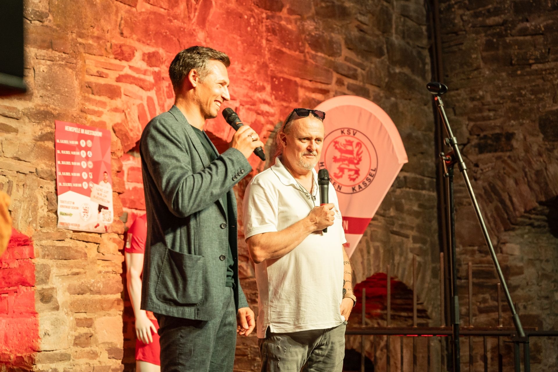 Impressionen des Sommerabend im Wasserschloss Wülmersen mit Markus Krebs