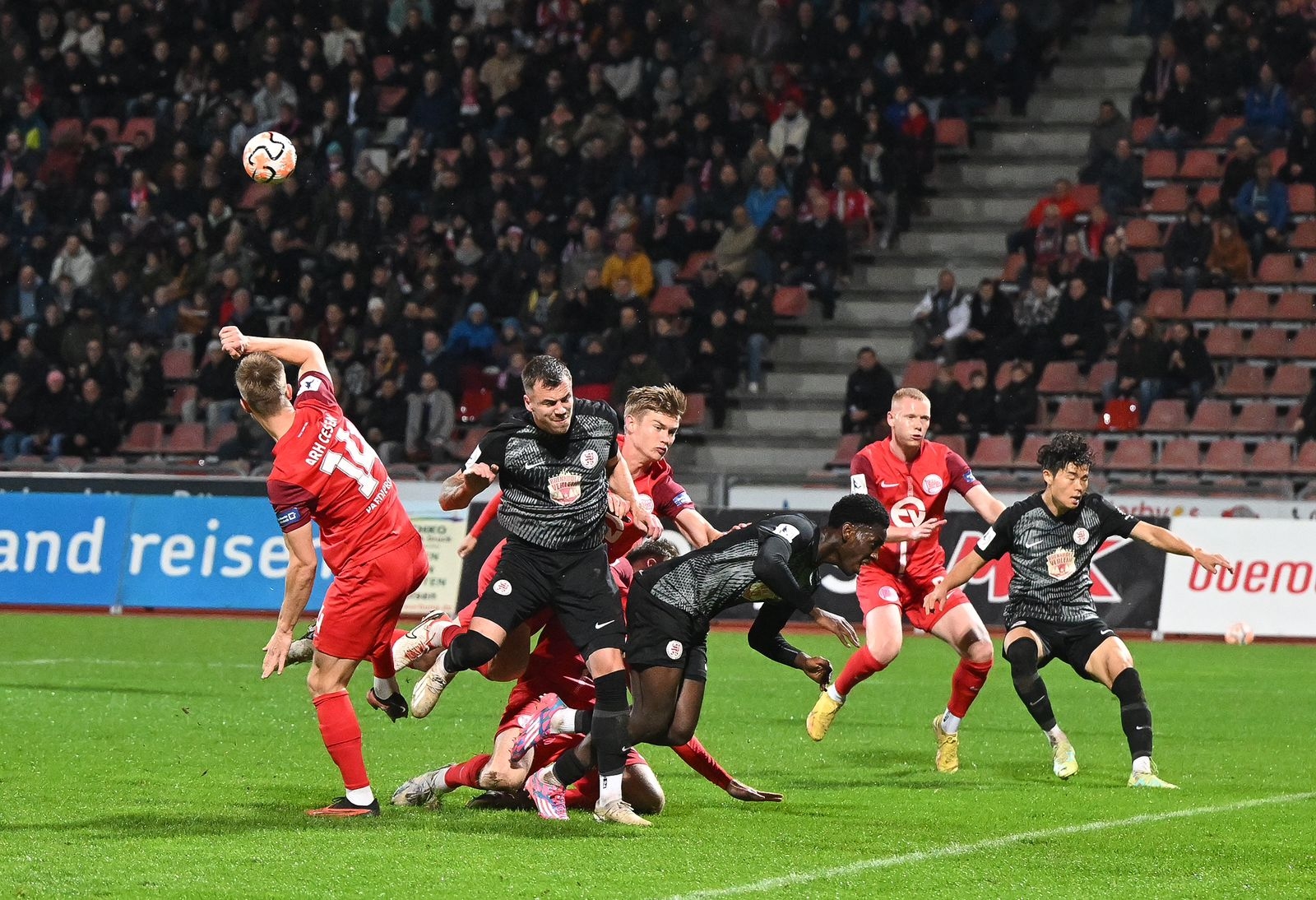 KSV Hessen Kassel - Kickers Offenbach; Springfeld, Amaniampong, Kang