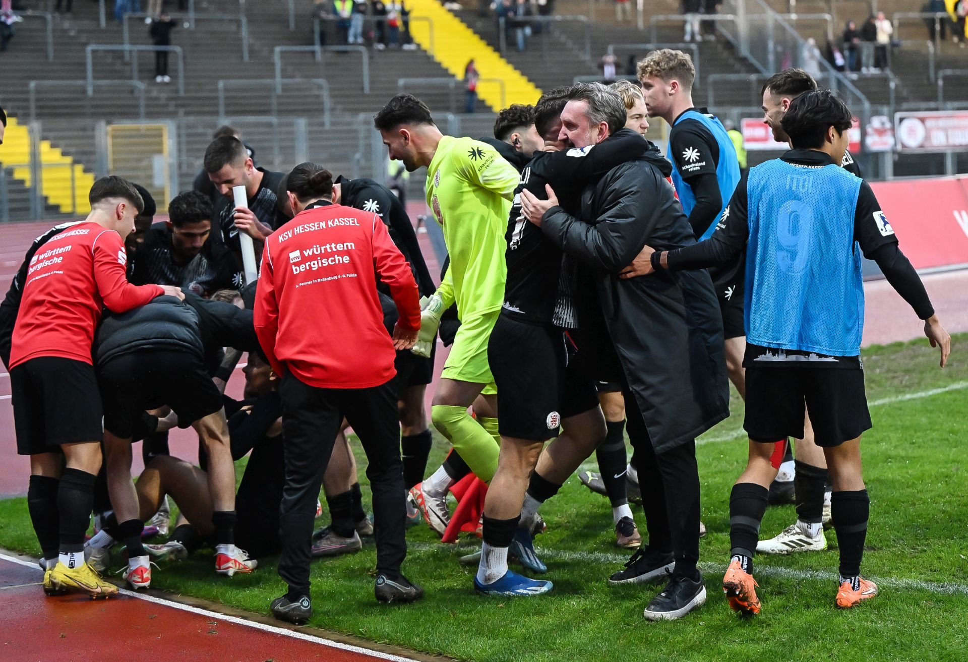 Saison 2023/24 , KSV Hessen Kassel, TSG Balingen, Endstand 3:2, Jubel