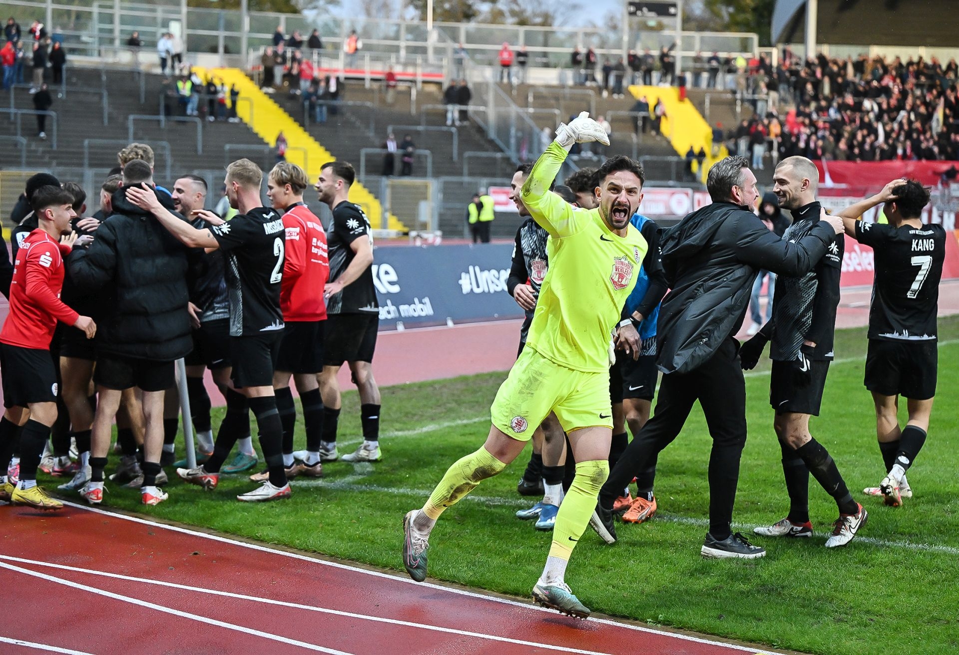 Saison 2023/24 , KSV Hessen Kassel, TSG Balingen, Endstand 3:2, Jubel