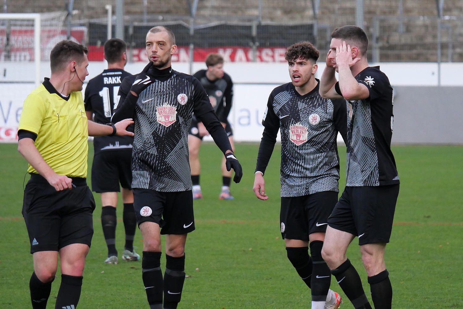 Stuttgarter Kickers - KSV Hessen Kassel, Zografakis, Brill, Iksal, Schiedsrichter 