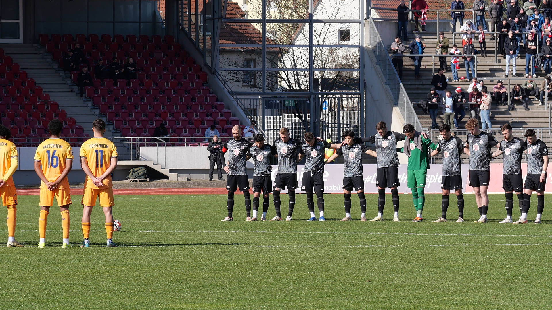 KSV Hessen Kassel - TSG Hoffenheim II, Gedenkminute Hocke, Meyer-Tonndorf, Flöck