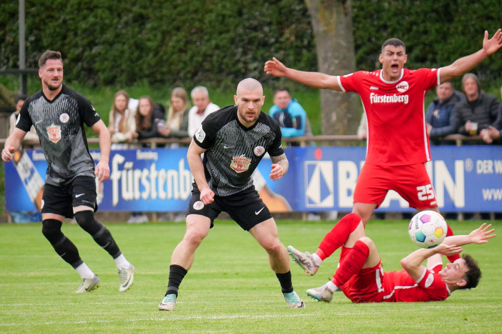 Bahlinger SC - KSV Hessen Kassel, Dierssen, Starostzik