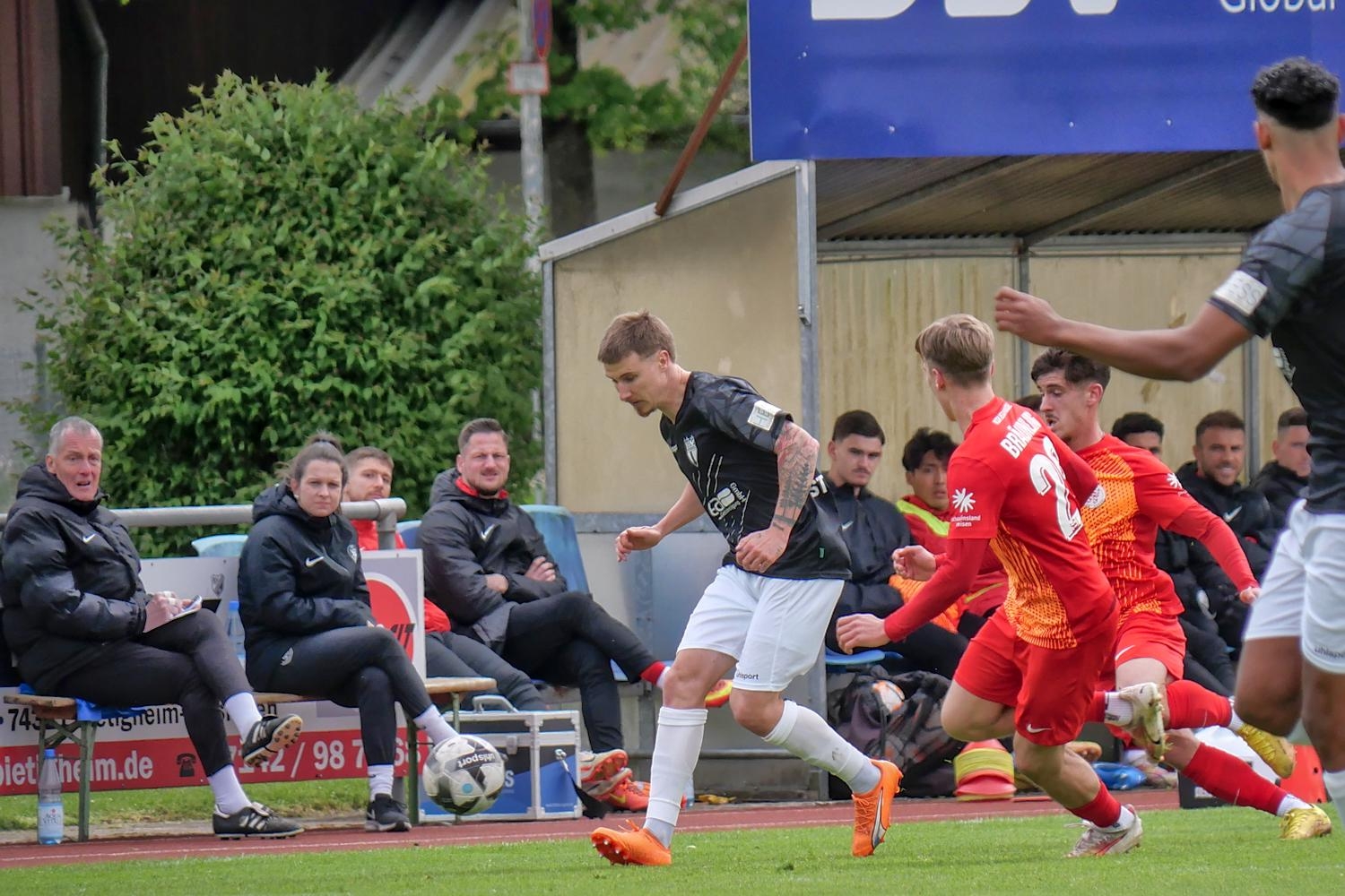 SGV Freiberg Fußball - KSV Hessen Kassel, Trainerbank