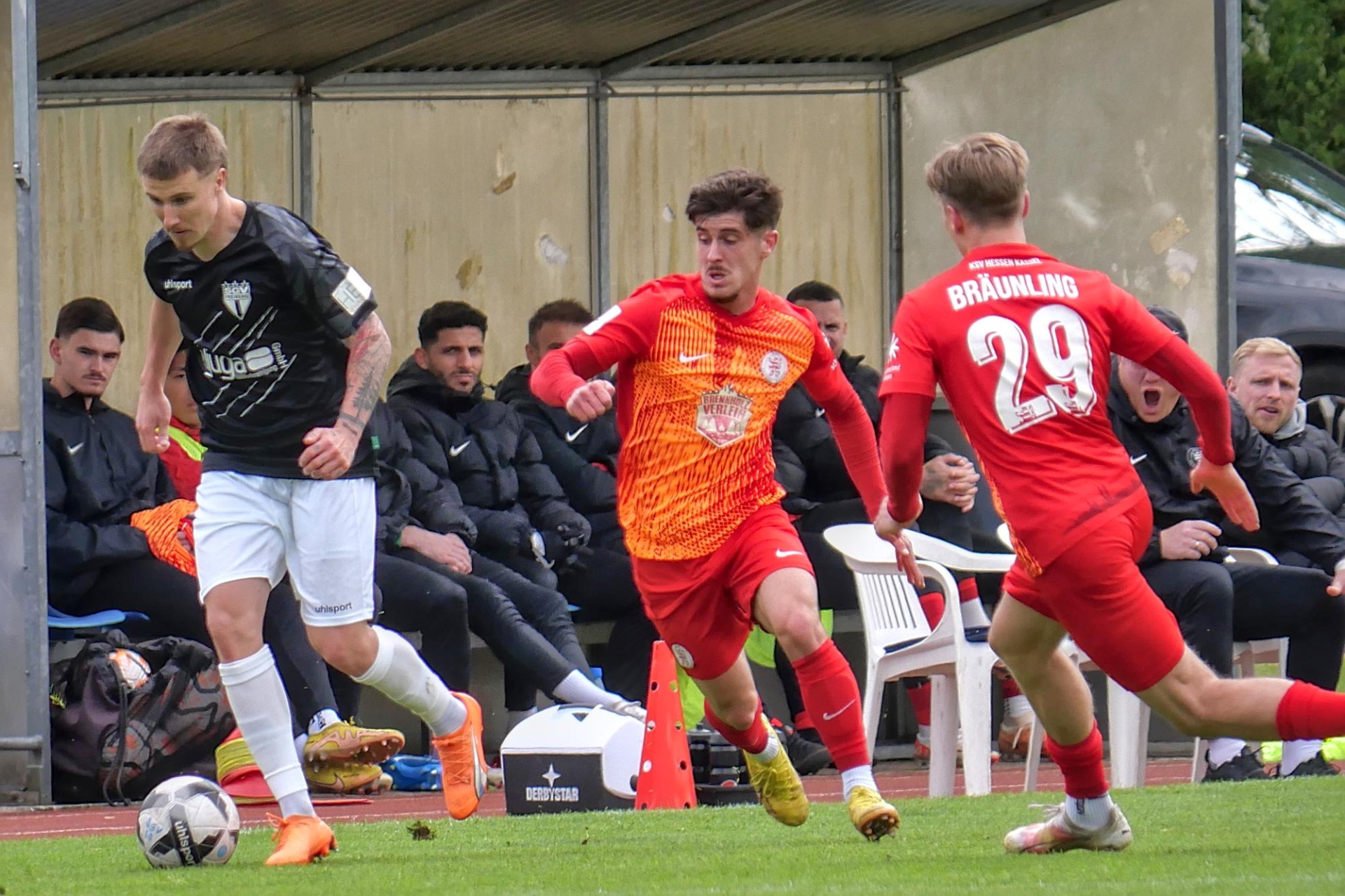 SGV Freiberg Fußball - KSV Hessen Kassel, Elias Liesche Prieto, Trainerbank