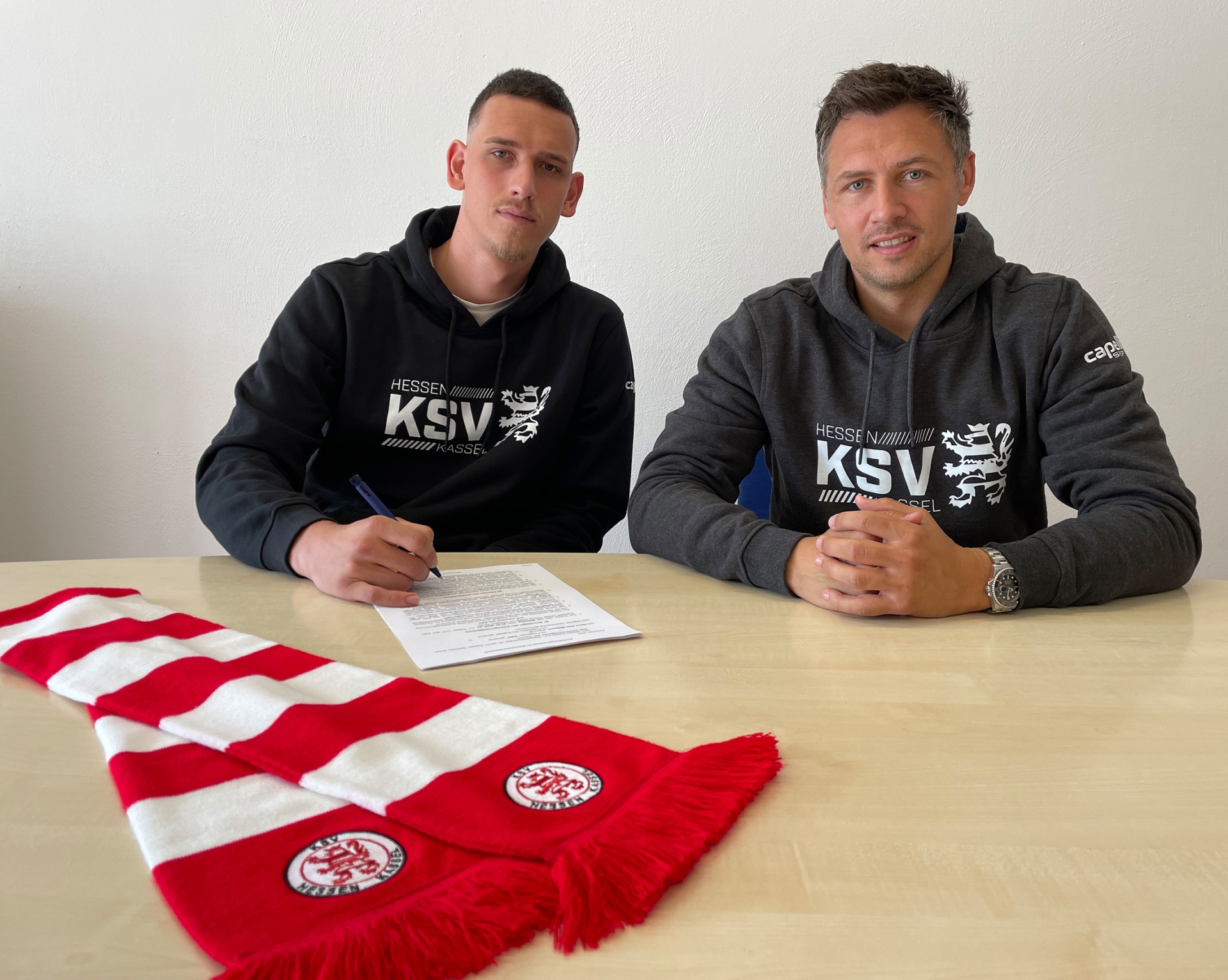 Nicolas Gröteke bleibt auch 24/25 ein Löwe. Im Bild rechts mit Sören Gonther