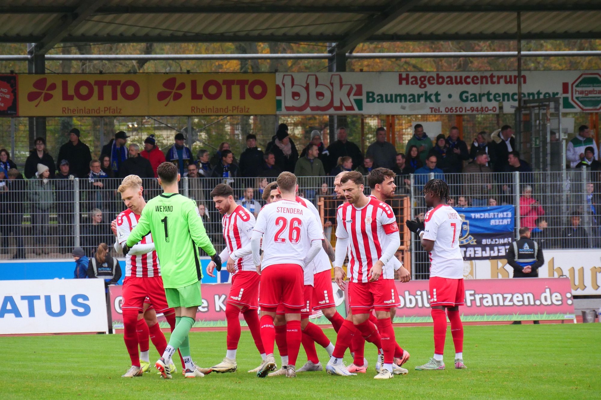 SV Eintracht Trier - KSV Hessen Kassel, Mannschaftskreis
