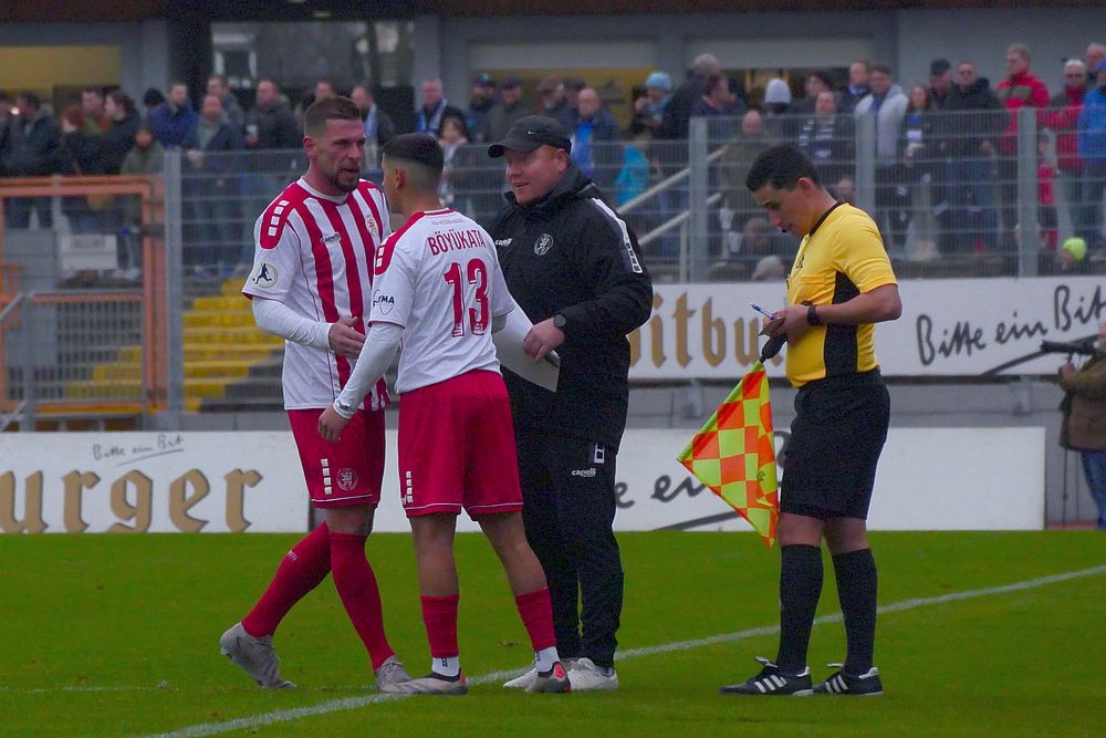 SV Eintracht Trier - KSV Hessen Kassel, Auswechslung Schmeer, Böyükata