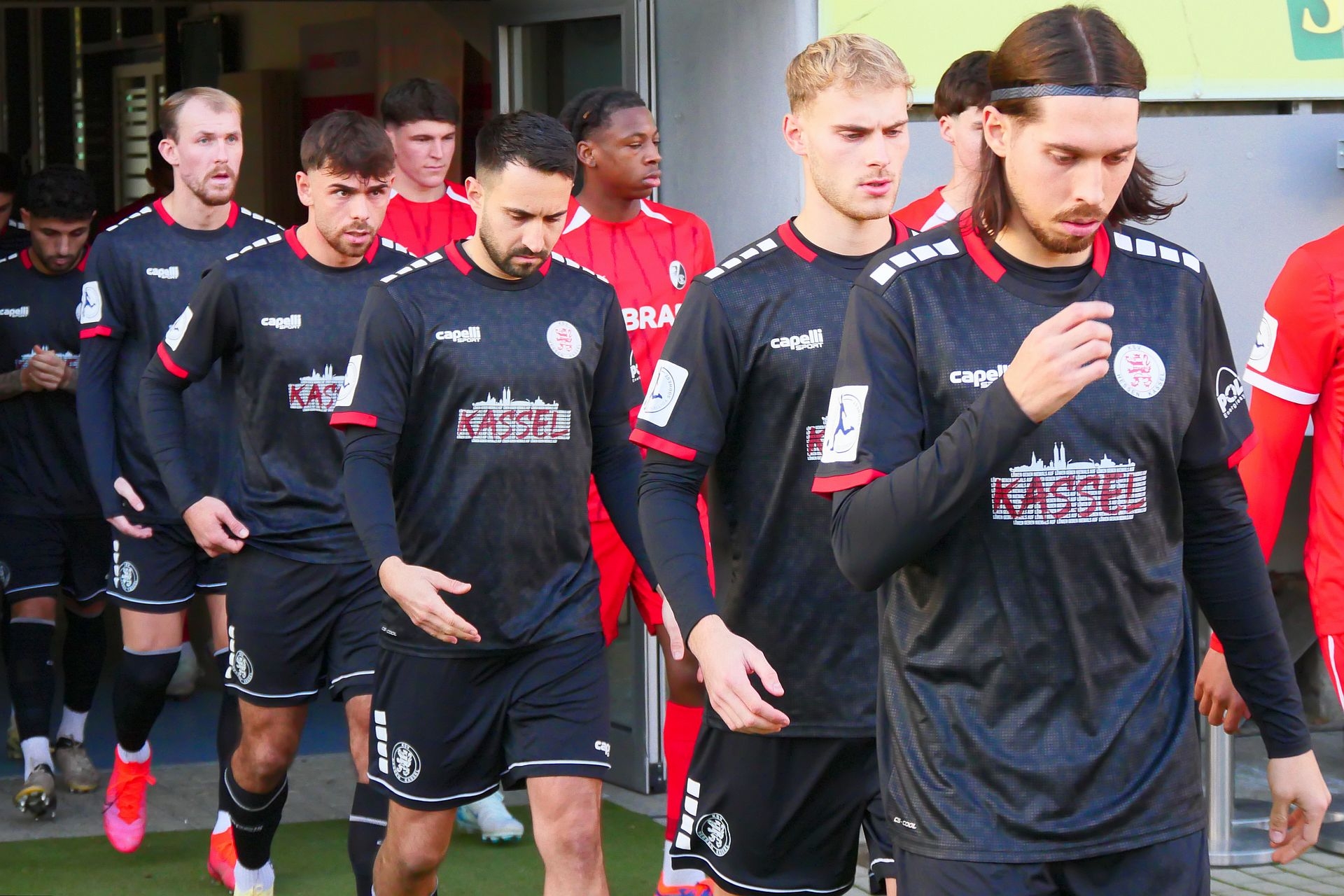 SC Freiburg II - KSV Hessen Kassel, Einlauf