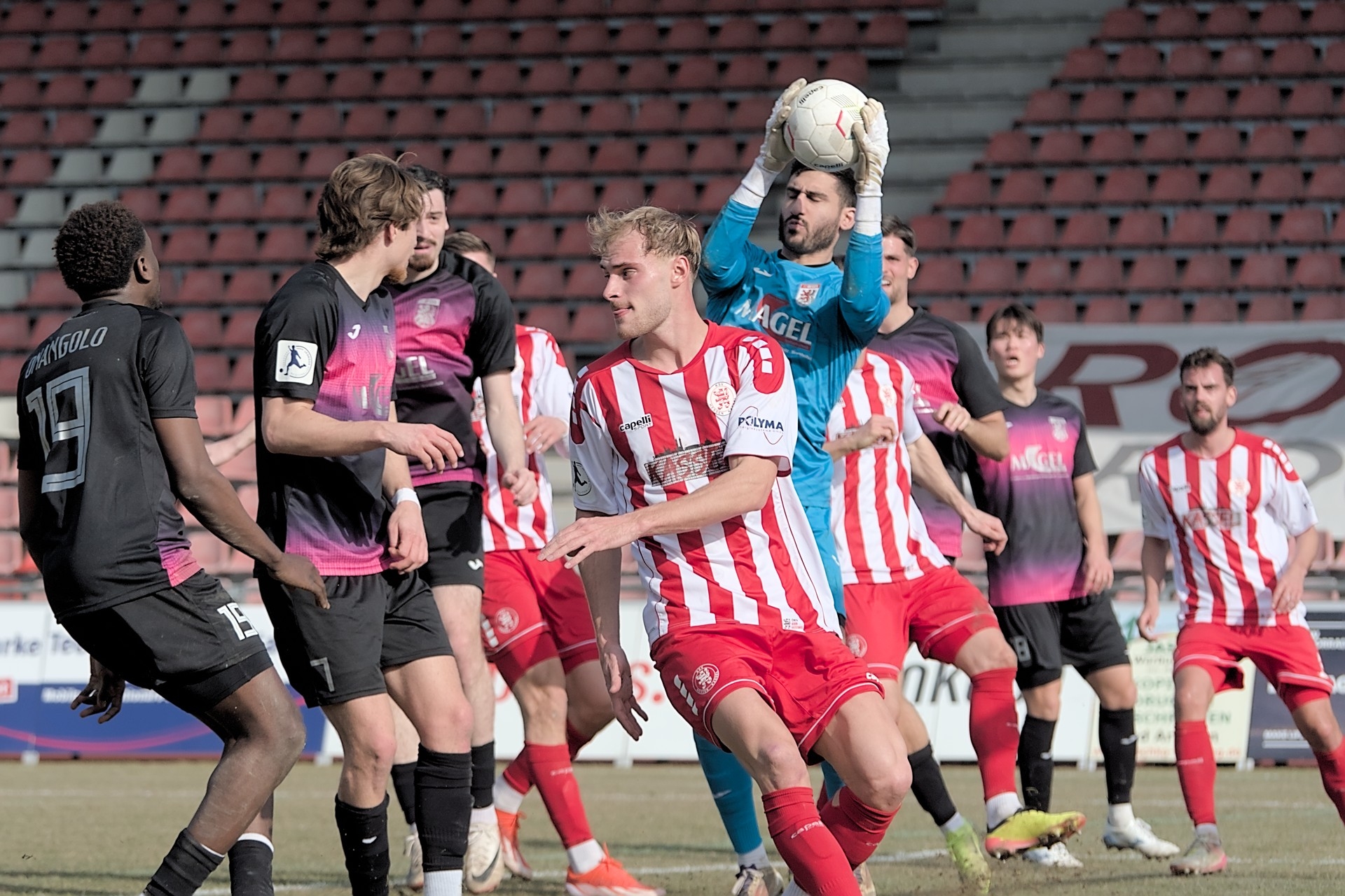 KSV Hessen Kassel - FC Giessen, Boche