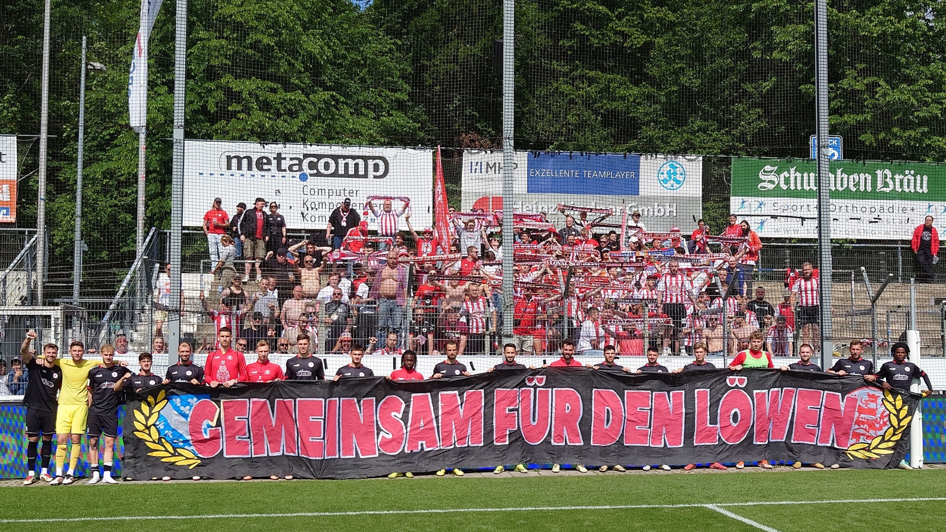 Stuttgarter Kickers - KSV Hessen Kassel, Fanblock, Mannschaft, Gemeinsam für den Löwen