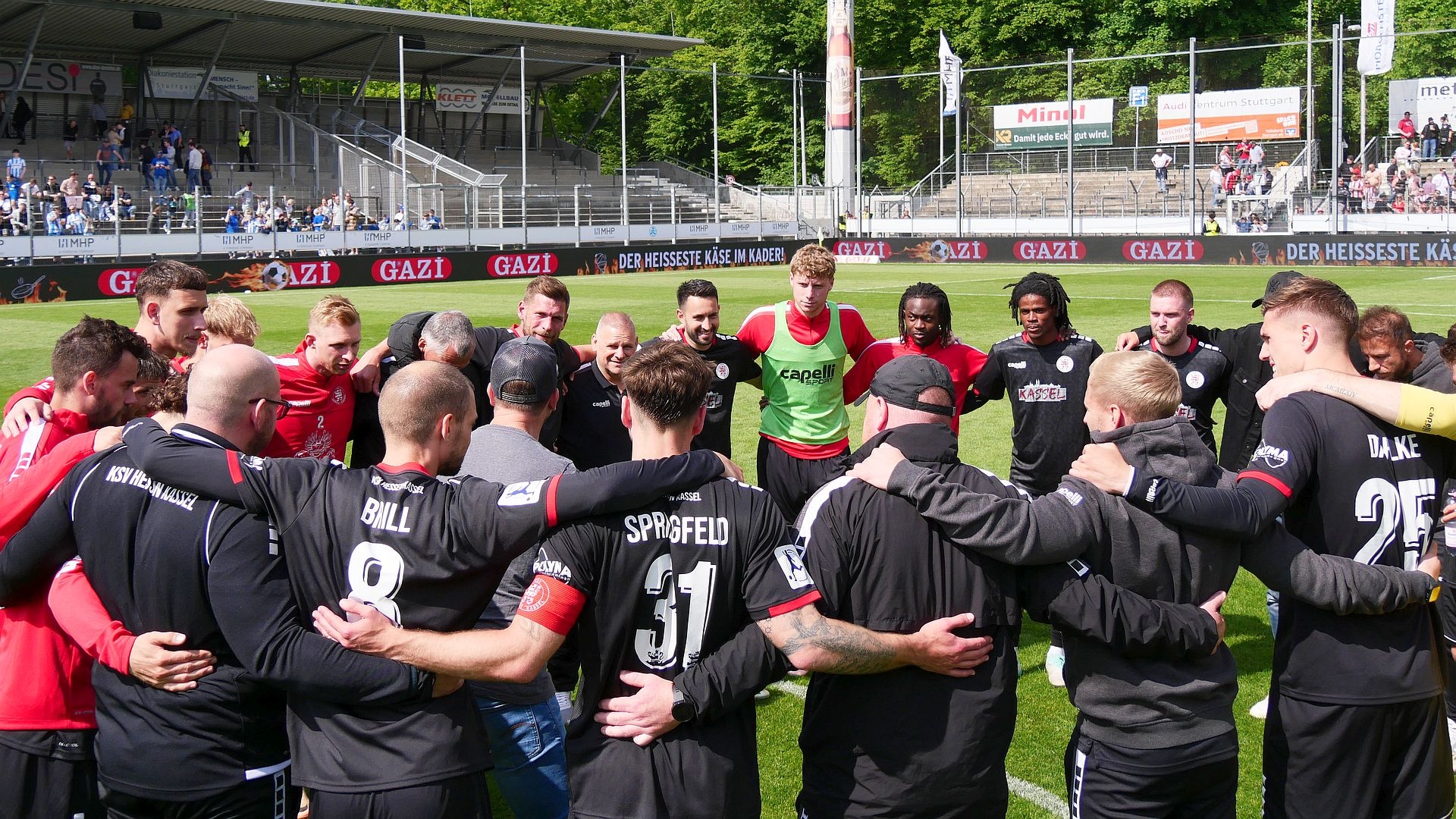 Stuttgarter Kickers - KSV Hessen Kassel, Mannschaftskreis