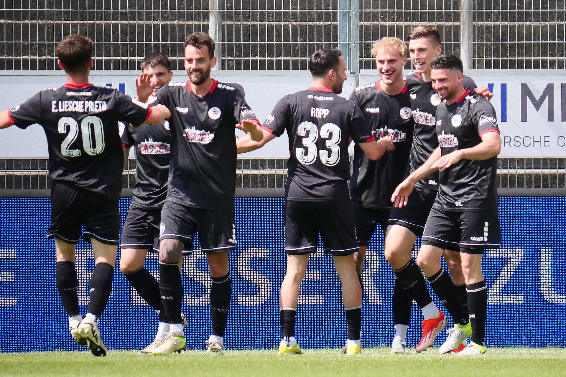 Stuttgarter Kickers - KSV Hessen Kassel, Torjubel 4:0