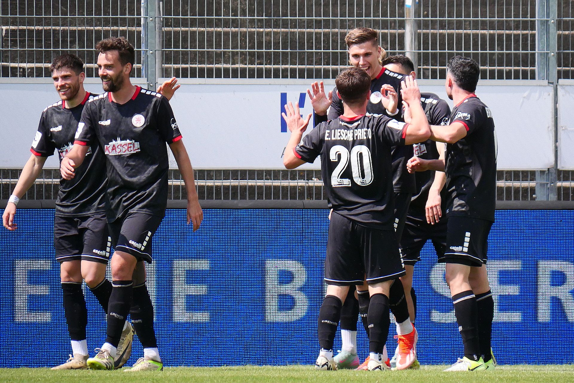 Stuttgarter Kickers - KSV Hessen Kassel, Torjubel 4:0