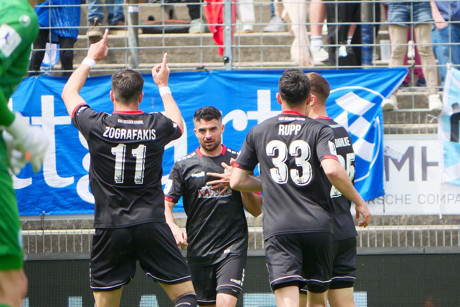 Stuttgarter Kickers - KSV Hessen Kassel, Torjubel 1:0
