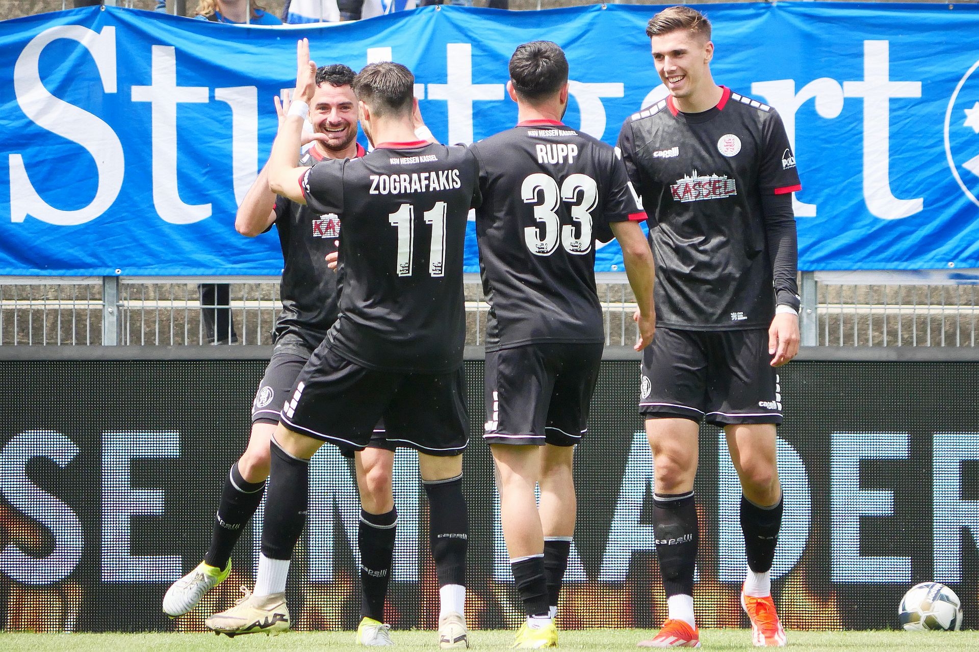 Stuttgarter Kickers - KSV Hessen Kassel, Torjubel 1:0