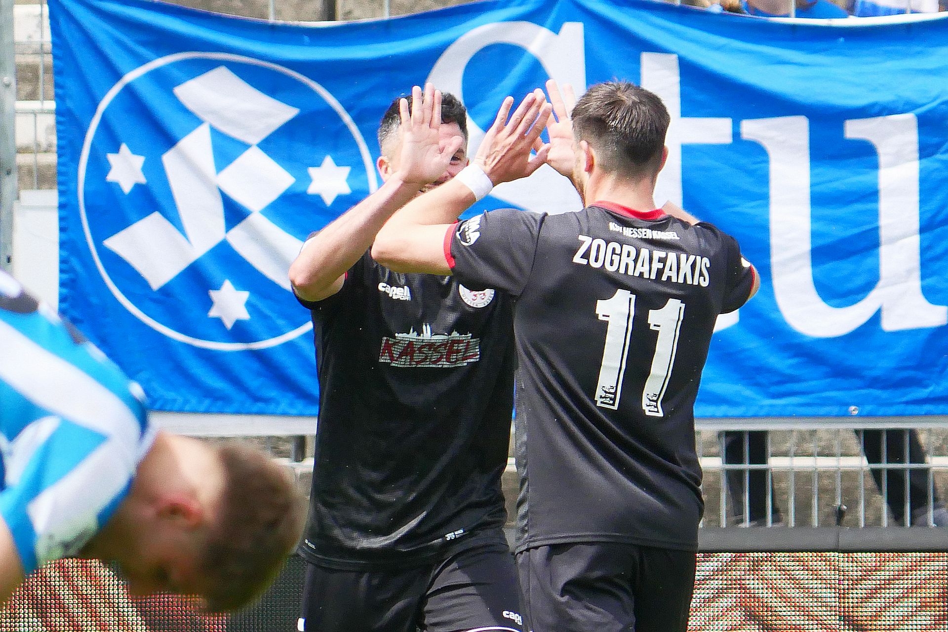 Stuttgarter Kickers - KSV Hessen Kassel, Torjubel 1:0