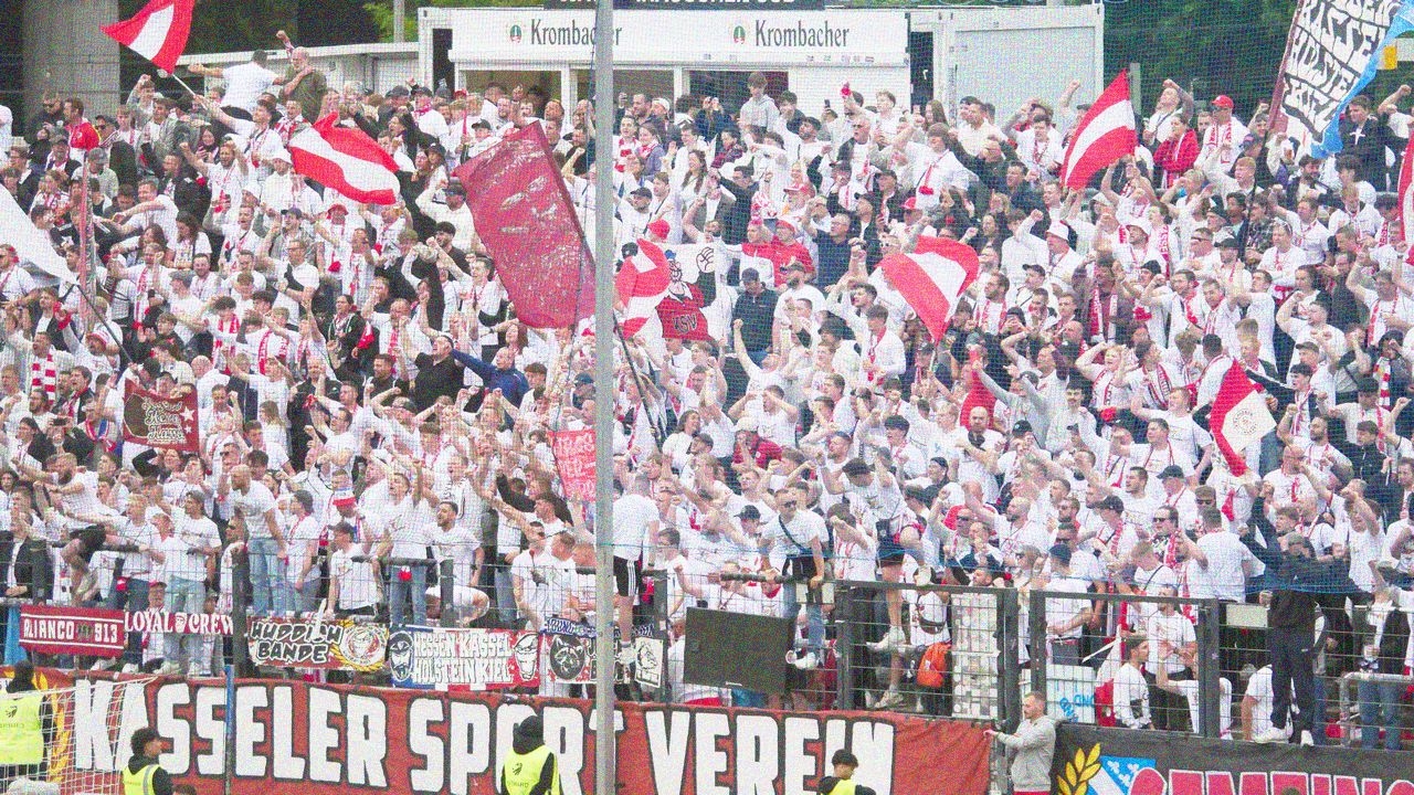 Krombacher Hessenpokal Finale 2024/25 KSV Hessen Kassel - SV Wehen Wiesbaden, Fanblock, Torjubel