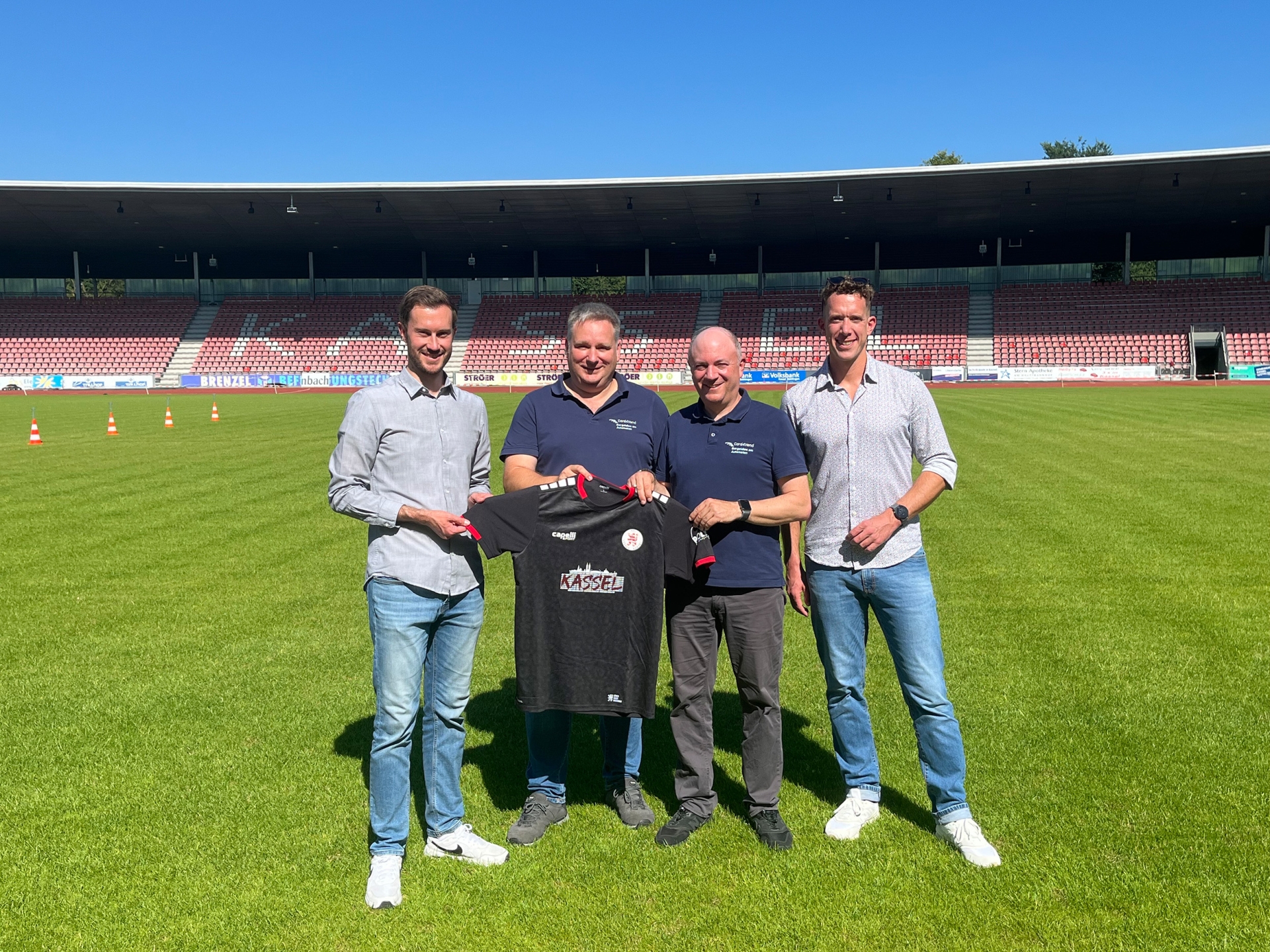Card4Vend wird neuer Partner der Löwen: v.l.n.r.: Dennis Frank-Böckmann, Torben Dankers, Andreas Nagel (beide Card4Vend), Florian Beisheim