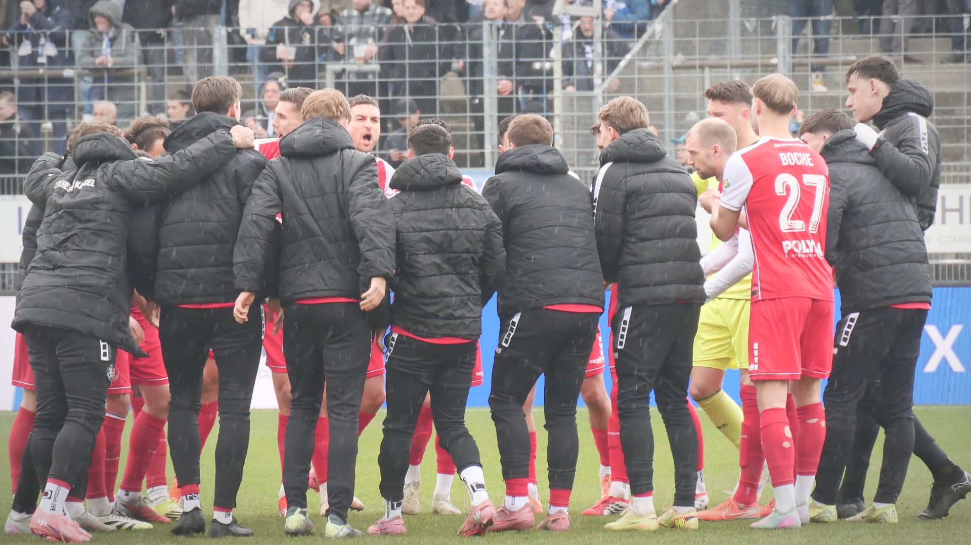 Stuttgarter Kickers, KSV Hessen Kassel, Endstand 0:1, Mannschaftskreis