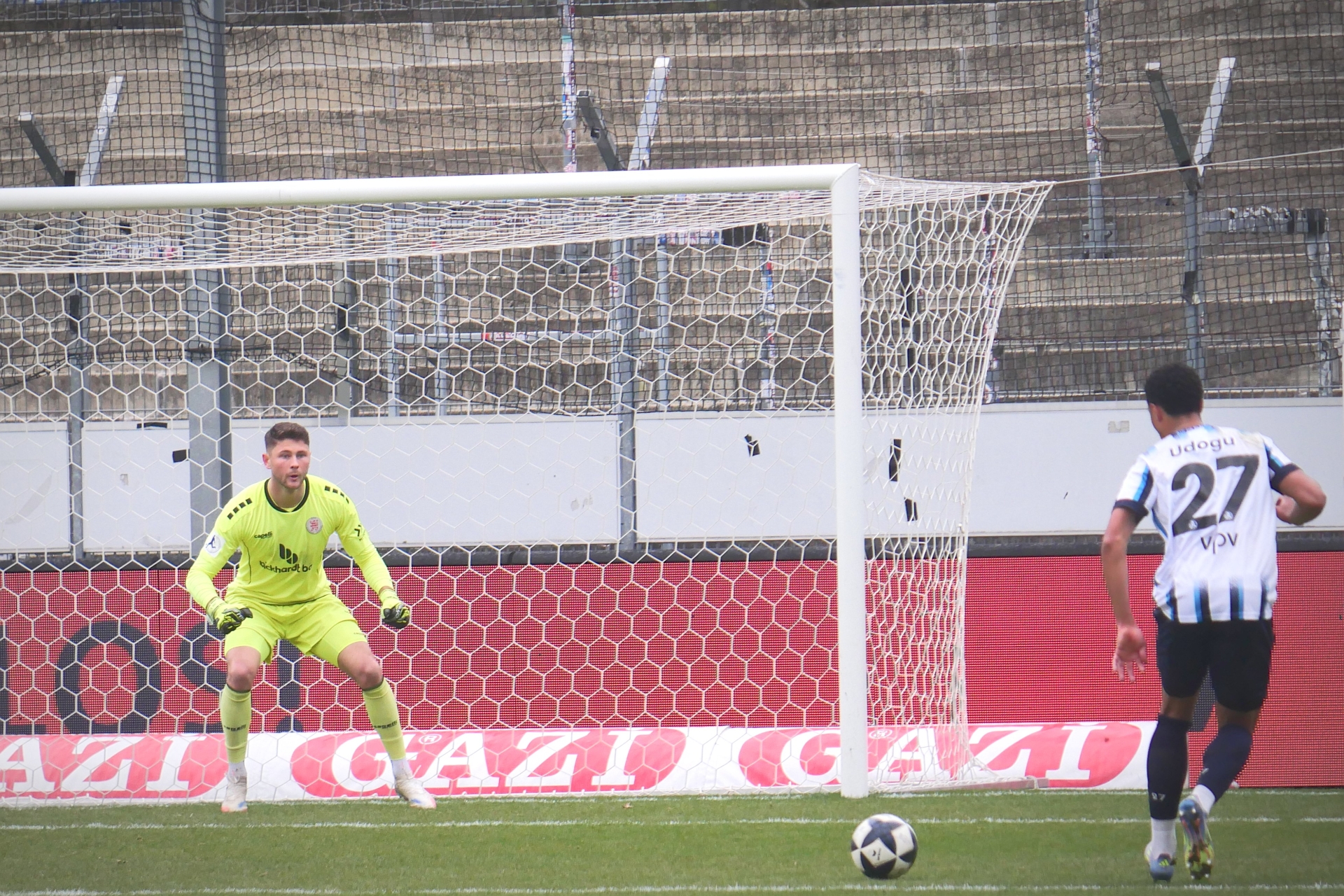 Stuttgarter Kickers, KSV Hessen Kassel, Endstand 0:1, Weyand