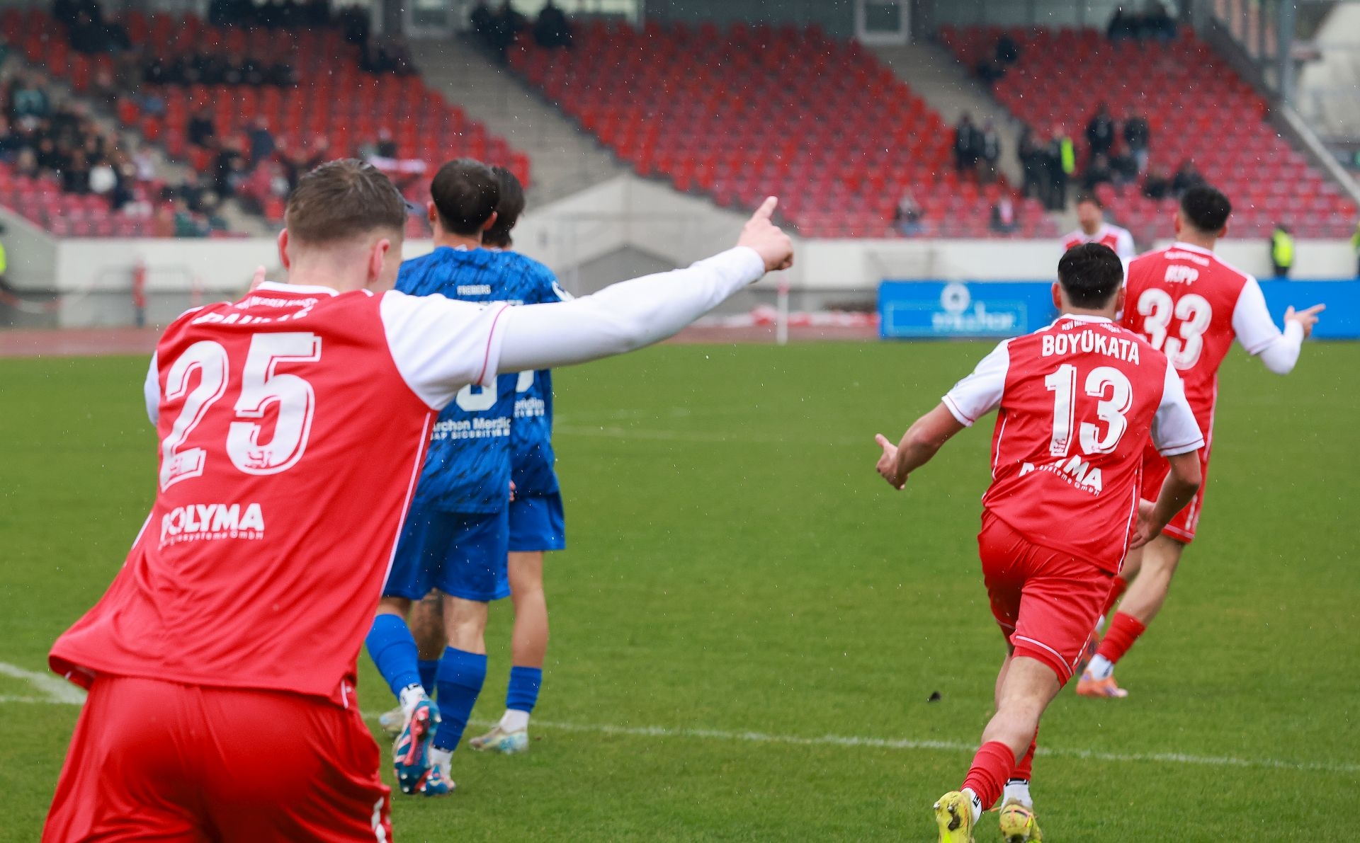 Fu&szlig;ball-Regionalliga,
KSV Hessen gegen Freiberg, 
Jan Dahlke
Emre Boeyuekata
Lukas Peter Rupp

Foto: Schachtschneider
