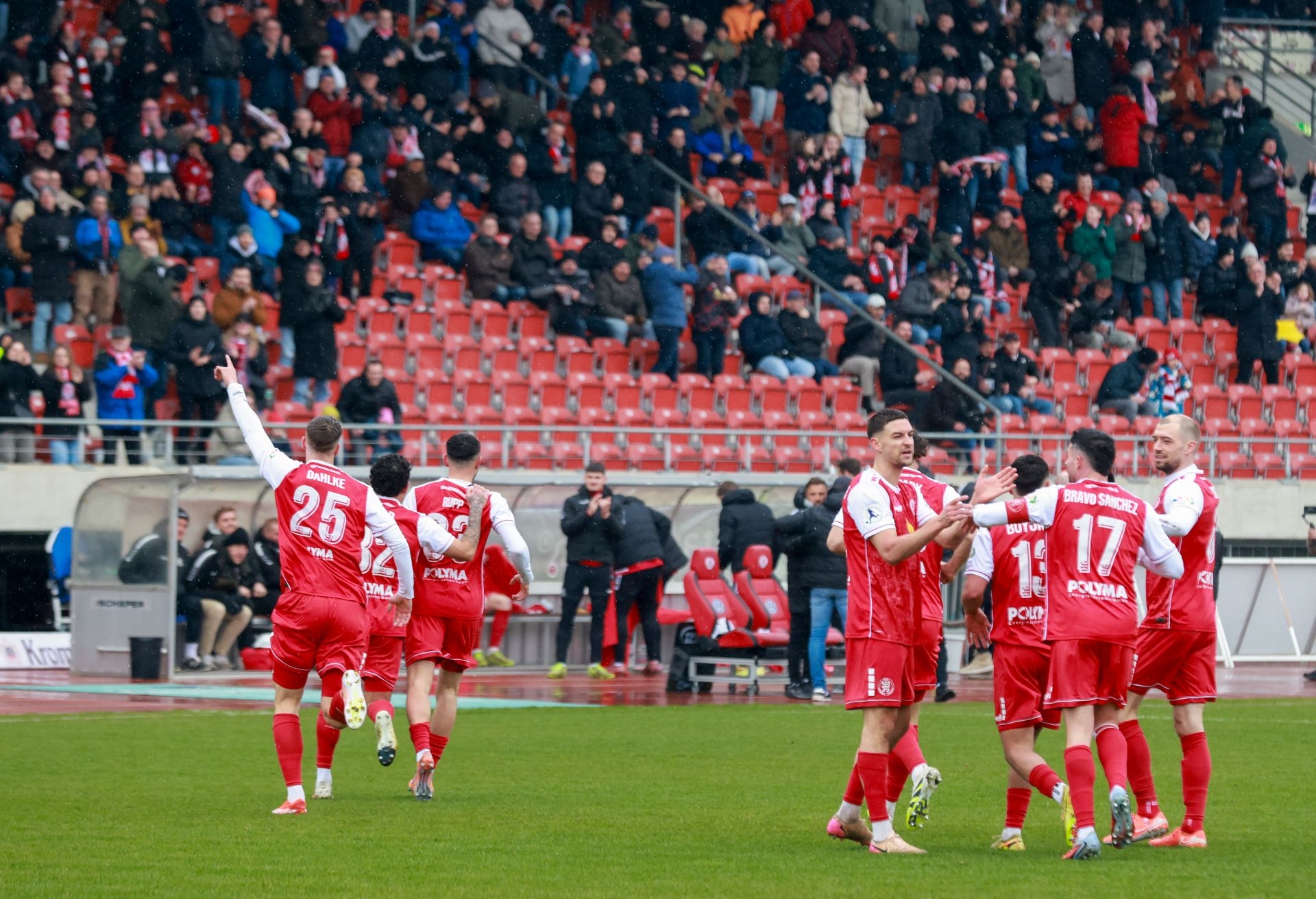 Fu&szlig;ball-Regionalliga,
KSV Hessen gegen Freiberg, 
Jan Dahlke
Emre Boeyuekata
Lukas Peter Rupp
Danny Breitfelder
Adrian Bravo Sanchez
Frederic Brill


Foto: Schachtschneider
