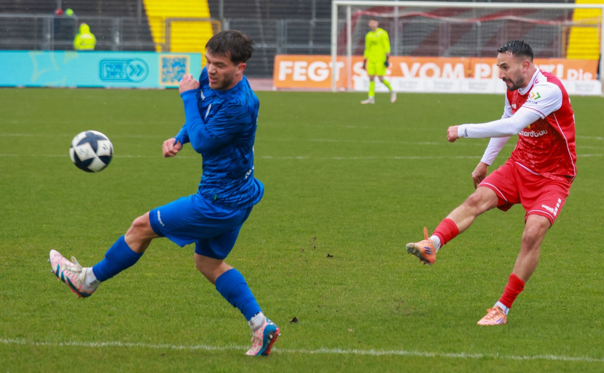 Fu&szlig;ball-Regionalliga,
KSV Hessen gegen Freiberg, 
Lukas Peter Rupp
21 Tim Niklas Pietzsch


Foto: Schachtschneider