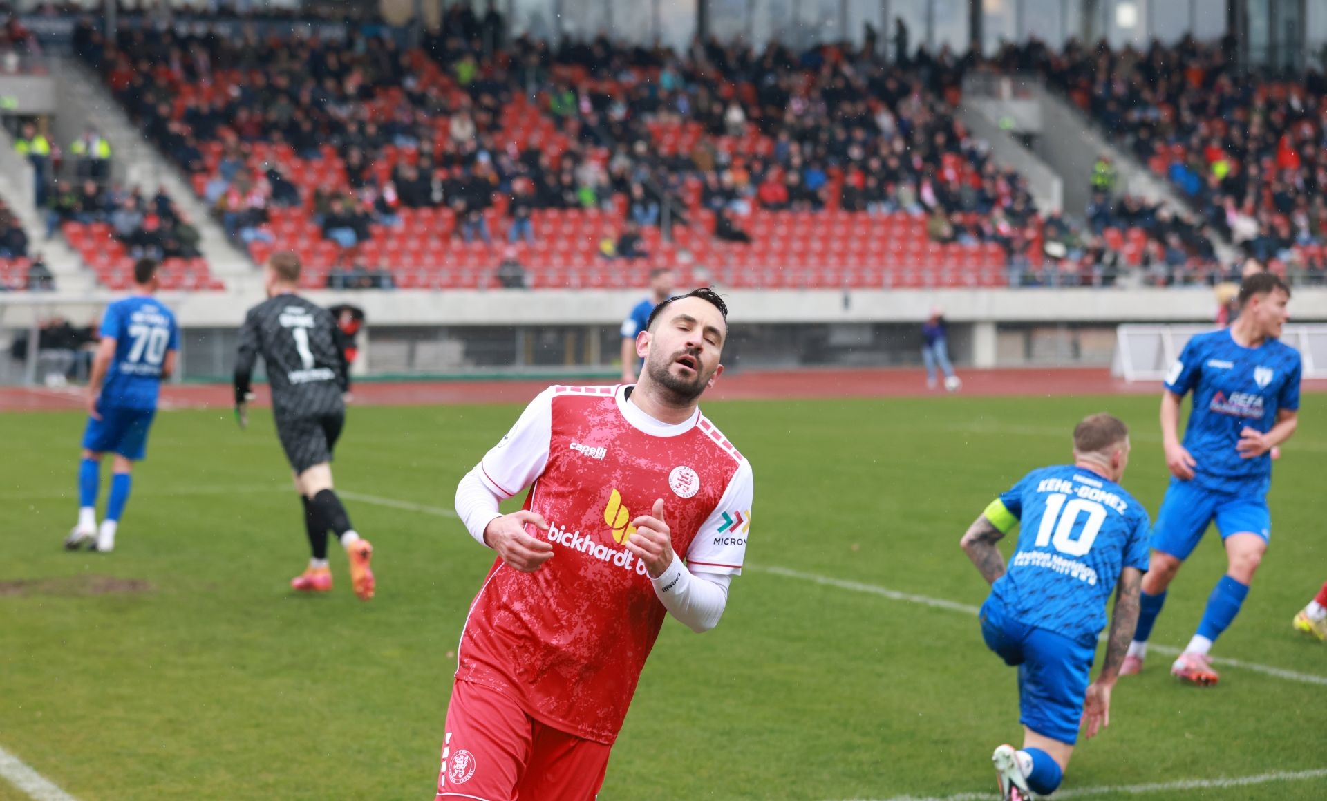 Fu&szlig;ball-Regionalliga,
KSV Hessen gegen Freiberg, 
Lukas Peter Rupp
Marco Kehl Gomez


Foto: Schachtschneider