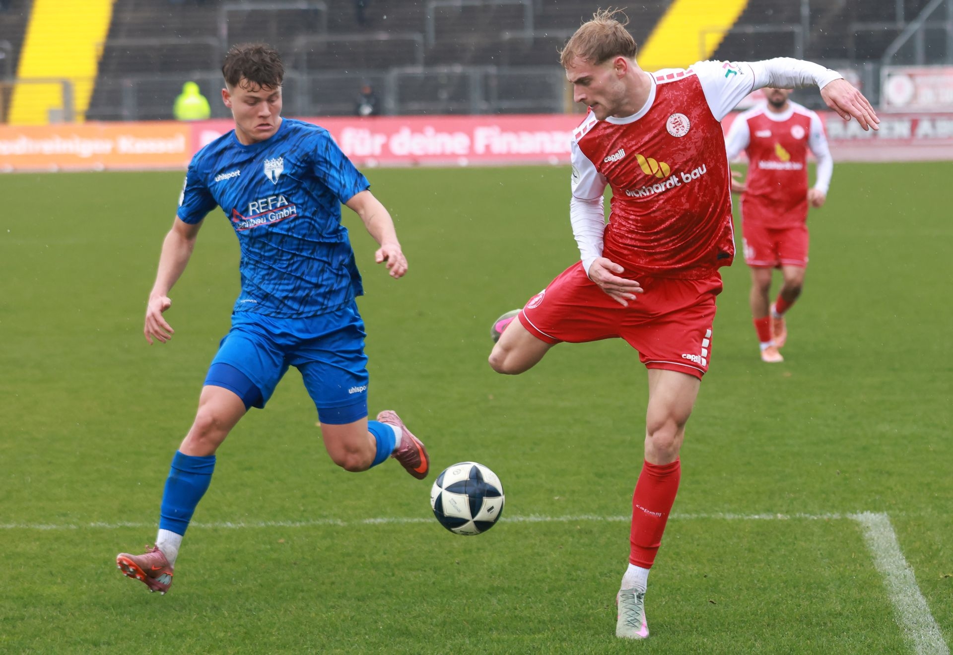 Fu&szlig;ball-Regionalliga,
KSV Hessen gegen Freiberg, 
Tobias Boche
21 Tim Niklas Pietzsch

Foto: Schachtschneider
