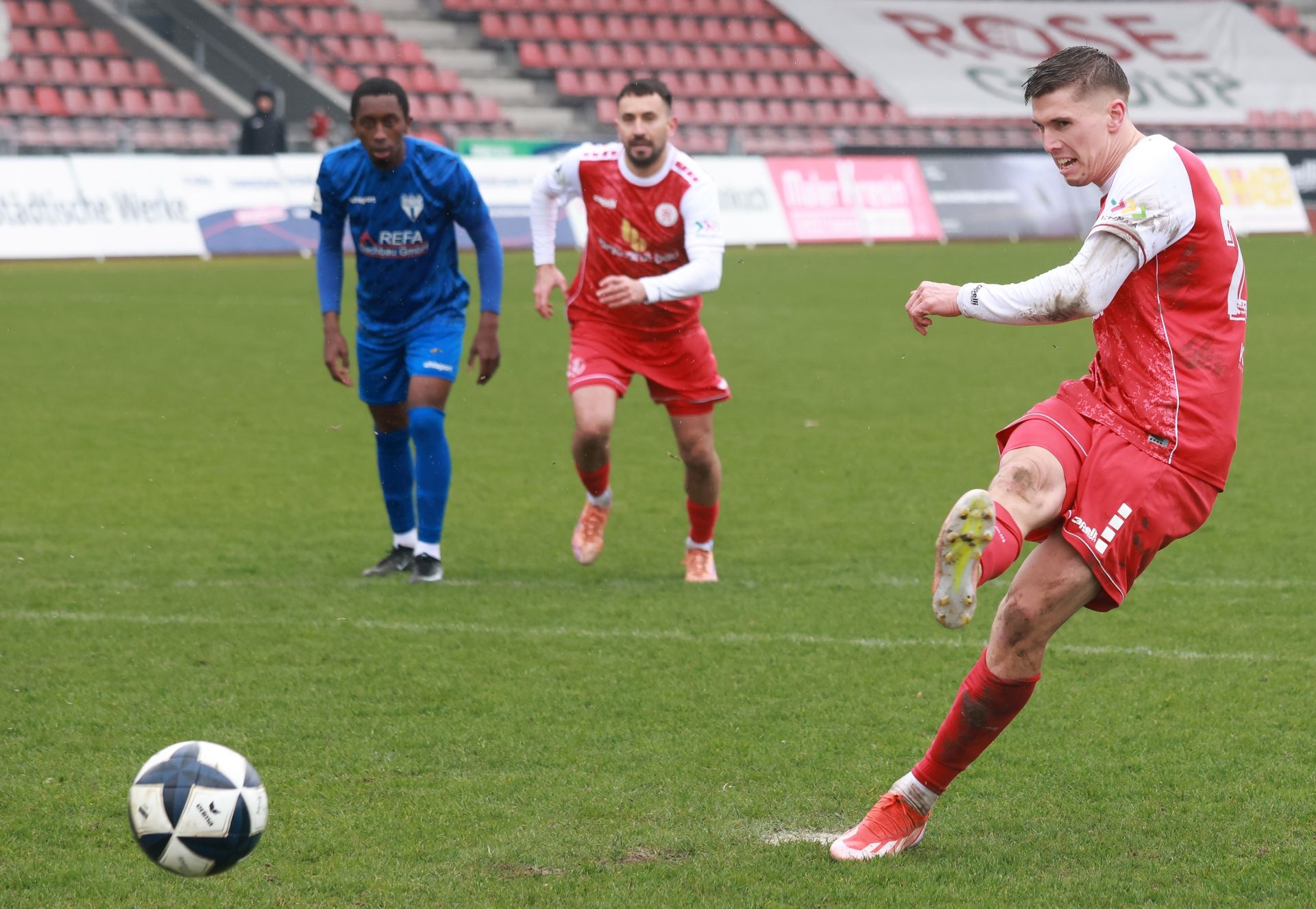 Fu&szlig;ball-Regionalliga,
KSV Hessen gegen Freiberg, 
Jan Dahlke,
Elfmeter,


Foto: Schachtschneider