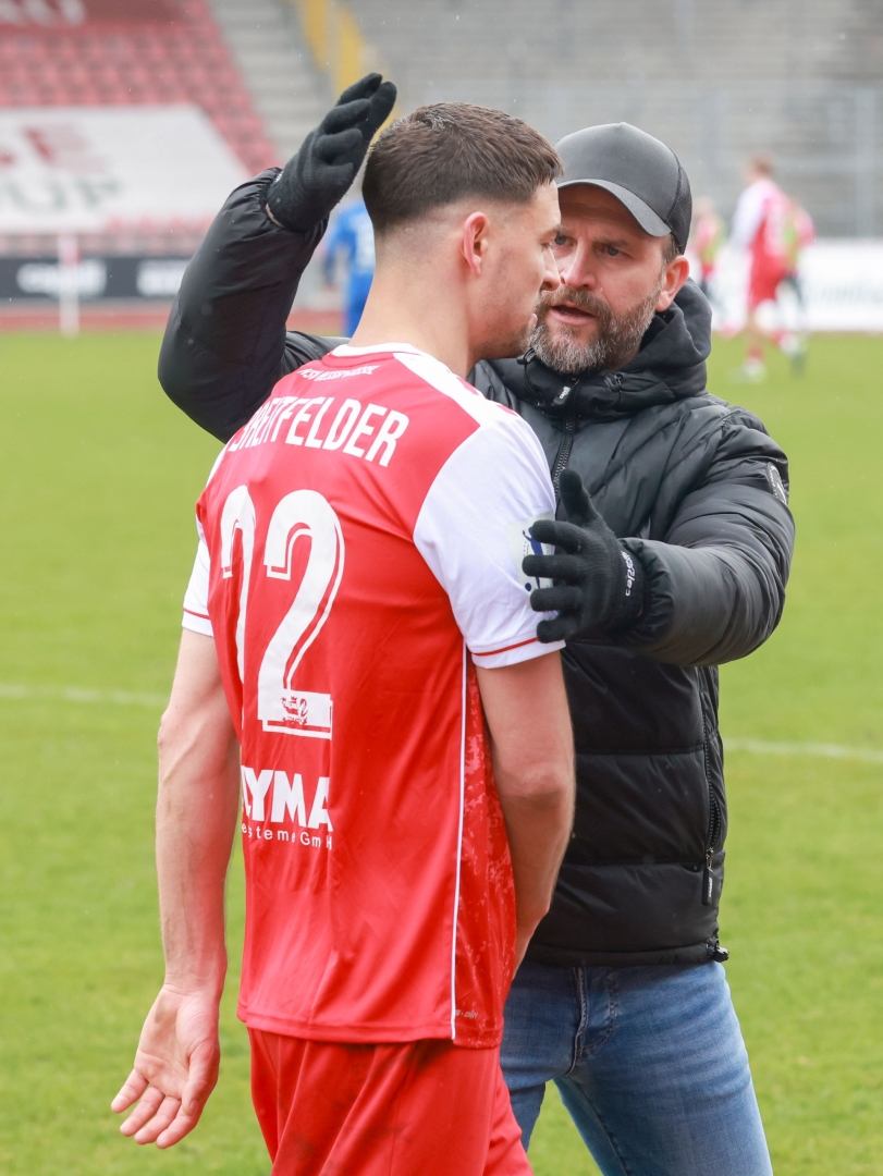 Fu&szlig;ball-Regionalliga,
KSV Hessen gegen Freiberg, 
Danny Breitfelder
Rene Klingbeil


Foto: Schachtschneider