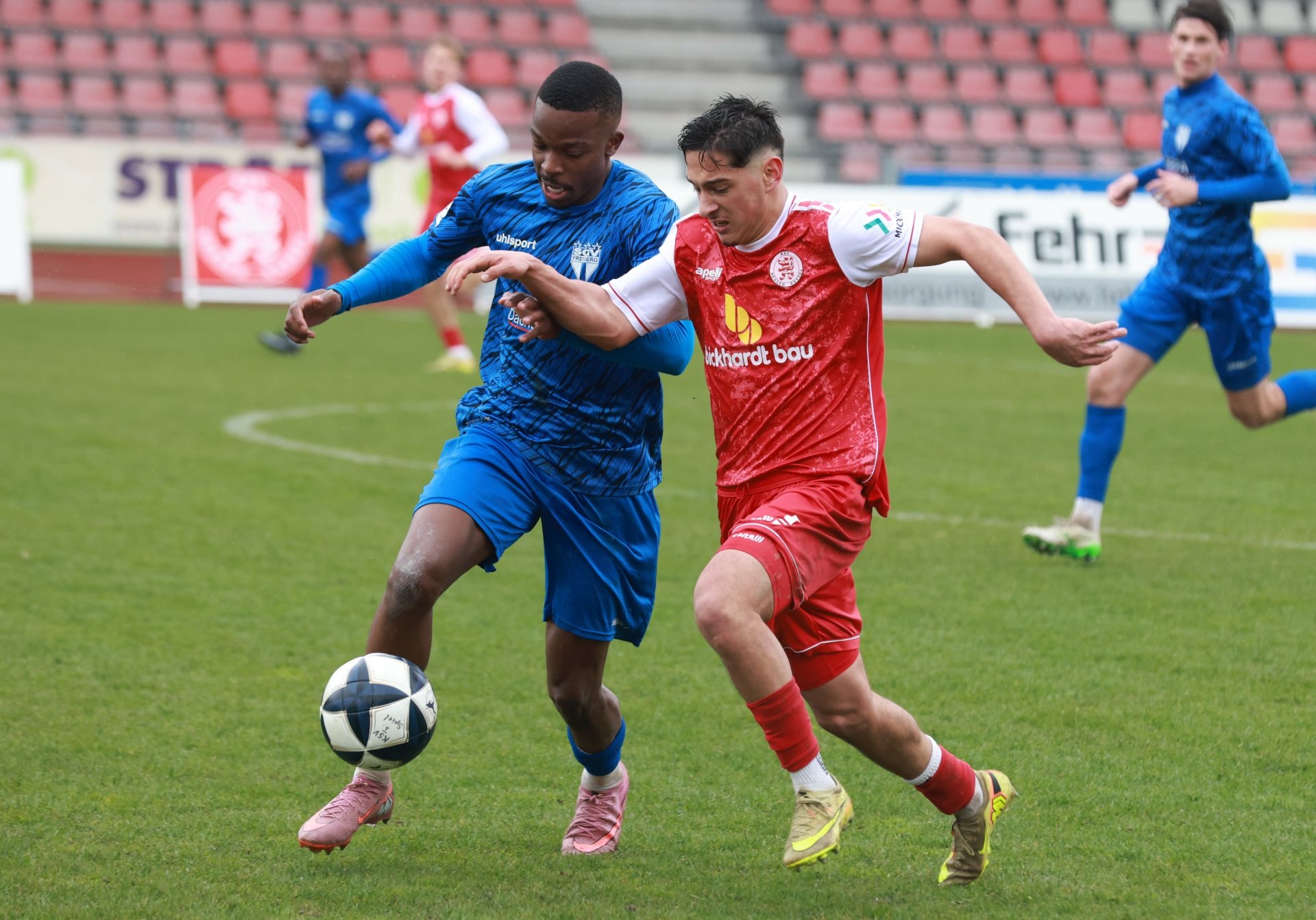 Fu&szlig;ball-Regionalliga,
KSV Hessen gegen Freiberg, 
Emre Boeyuekata
Ryan Adigo


Foto: Schachtschneider