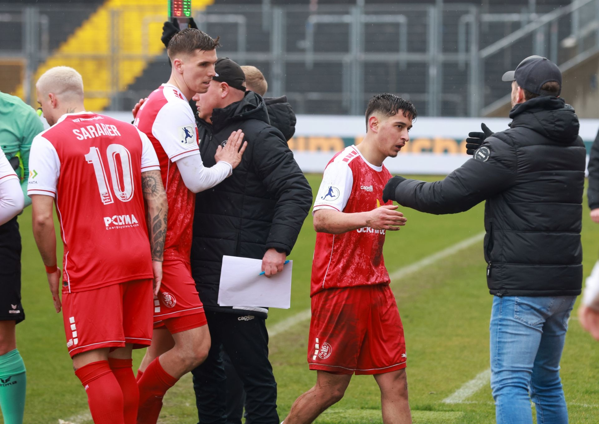 Fu&szlig;ball-Regionalliga,
KSV Hessen gegen Freiberg, 
Sercan Sararer
Jan Dahlke
Emre Boeyuekata

Foto: Schachtschneider