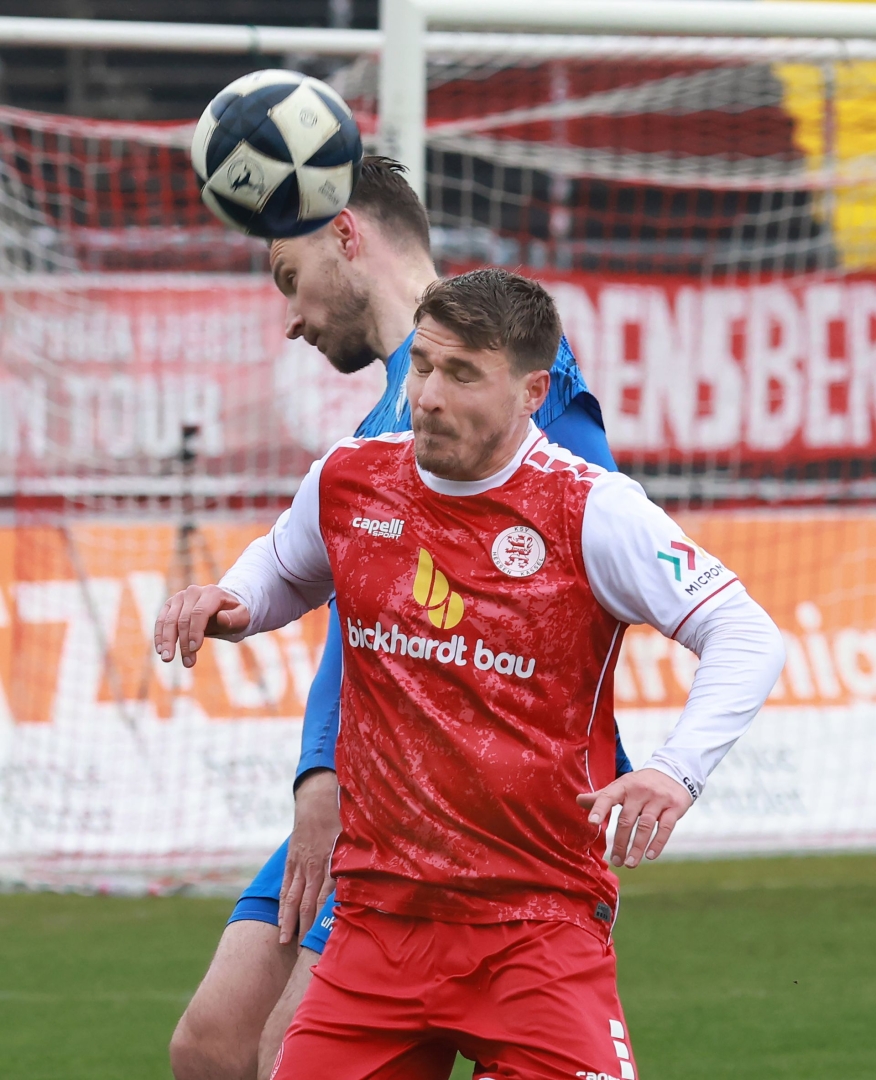 Fu&szlig;ball-Regionalliga,
KSV Hessen gegen Freiberg, 
Benjamin Girth
Florian Ballas


Foto: Schachtschneider
