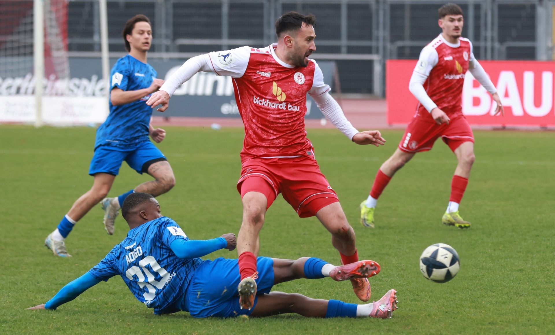 Fu&szlig;ball-Regionalliga,
KSV Hessen gegen Freiberg, 
Lukas Peter Rupp
30 Ryan Adigo


Foto: Schachtschneider