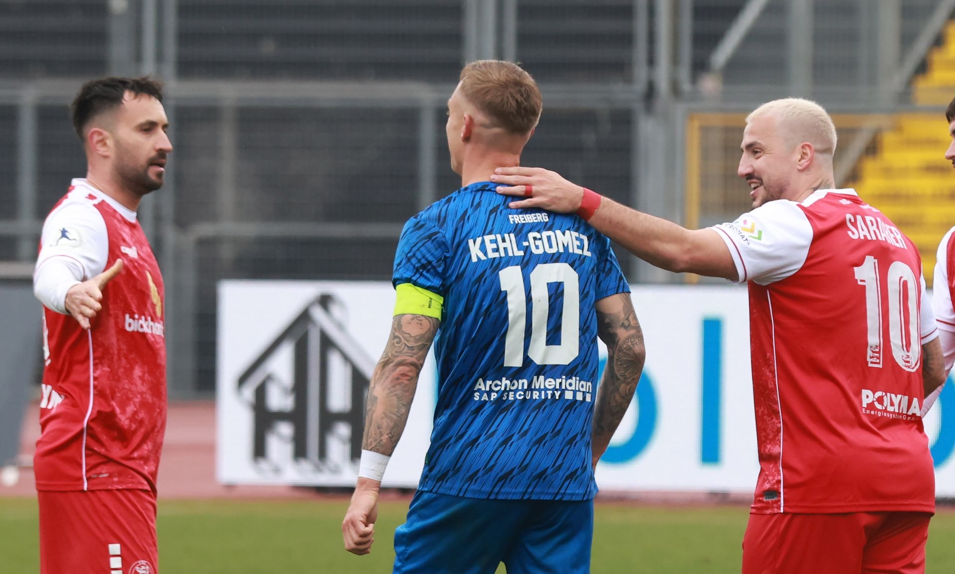 Fu&szlig;ball-Regionalliga,
KSV Hessen gegen Freiberg, 
Lukas Peter Rupp
10 Marco Kehl Gomez
Sercan Sararer

Foto: Schachtschneider