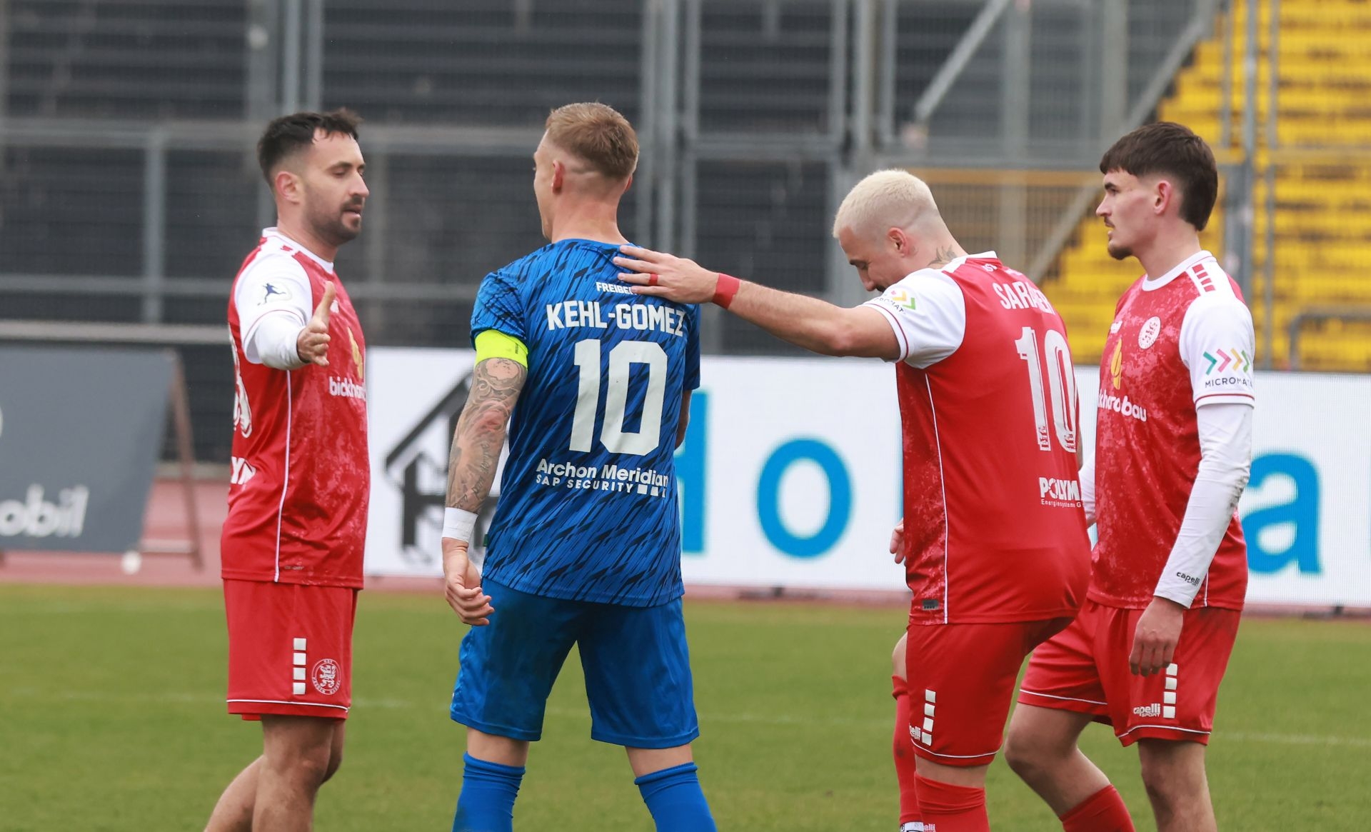 Fu&szlig;ball-Regionalliga,
KSV Hessen gegen Freiberg, 
Lukas Peter Rupp
10 Marco Kehl Gomez
Sercan Sararer
Aaron Liesche Prieto

Foto: Schachtschneider