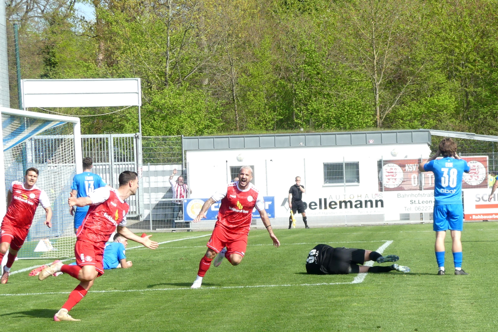 L&ouml;wen gewinnen Sieben-Tore-Spektakel in Walldorf