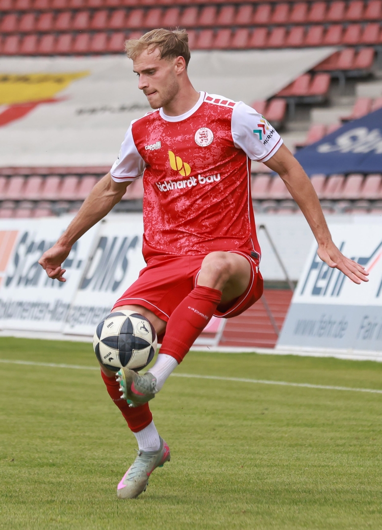 Fu&szlig;ball Regionalliga, KSV Hessen gegen TSV Steinbach,
Tobias Boche,
Foto: Schachtschneider