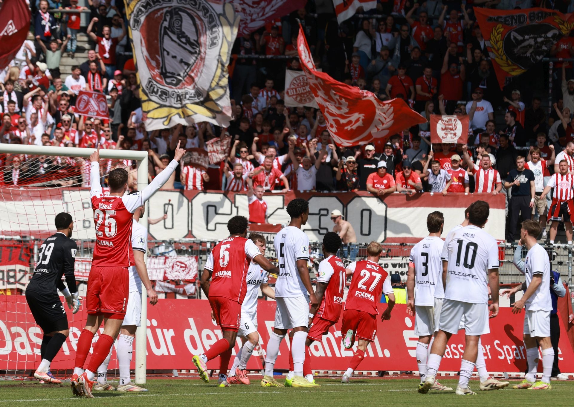 Fu&szlig;ball Regionalliga, KSV Hessen gegen TSV Steinbach,

Foto: Schachtschneider