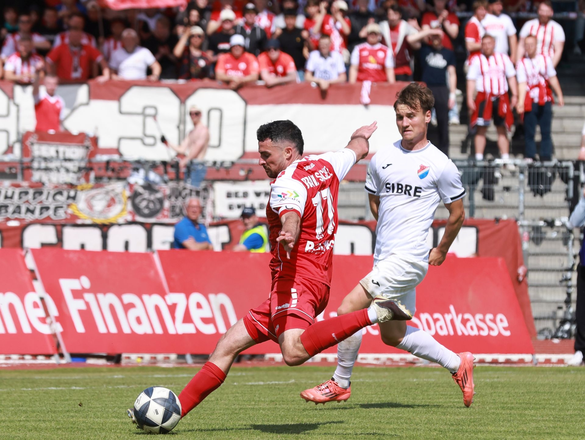 Fu&szlig;ball Regionalliga, KSV Hessen gegen TSV Steinbach,
Adrian Bravo Sanchez
Foto: Schachtschneider