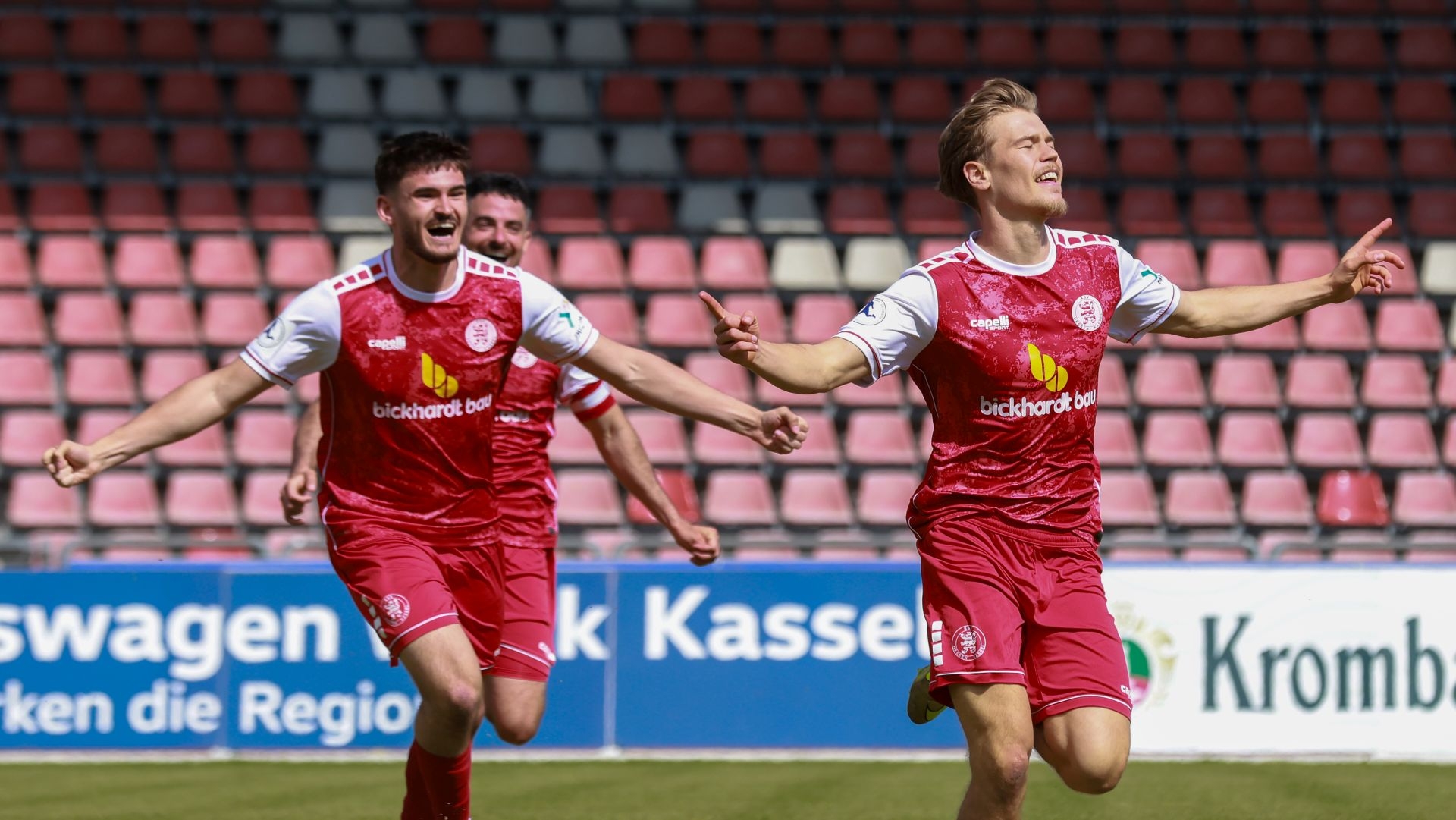 Fu&szlig;ball Regionalliga, KSV Hessen gegen TSV Steinbach,
Cornelius Br&auml;unling,
Aaron Liesche Prieto,
Foto: Schachtschneider