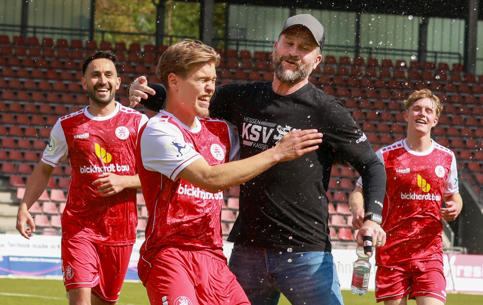 Fu&szlig;ball Regionalliga, KSV Hessen gegen TSV Steinbach,
Cornelius Br&auml;unling,
Rene Klingbeil,
Foto: Schachtschneider